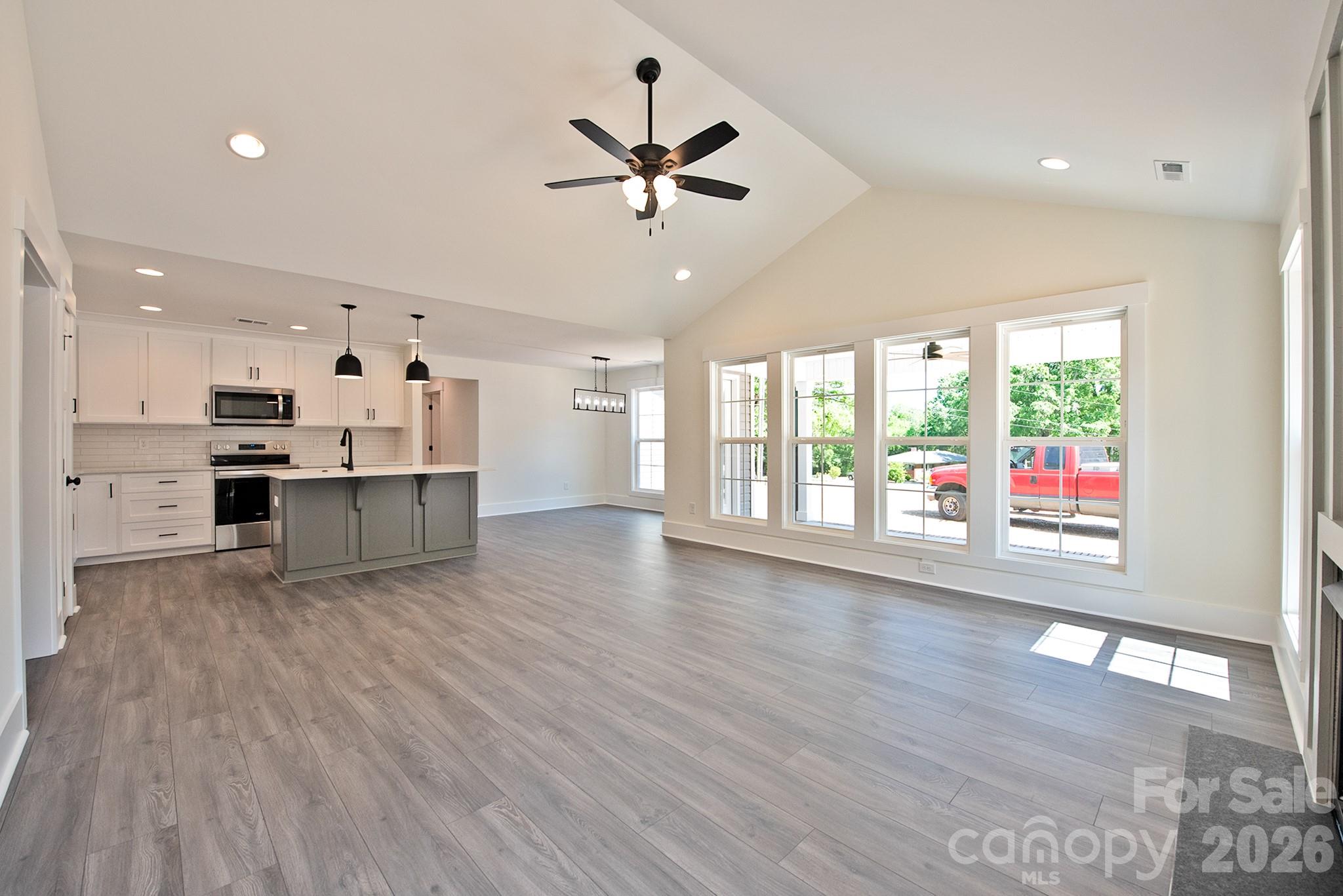 586 Wilhelm Place Property Photo 15