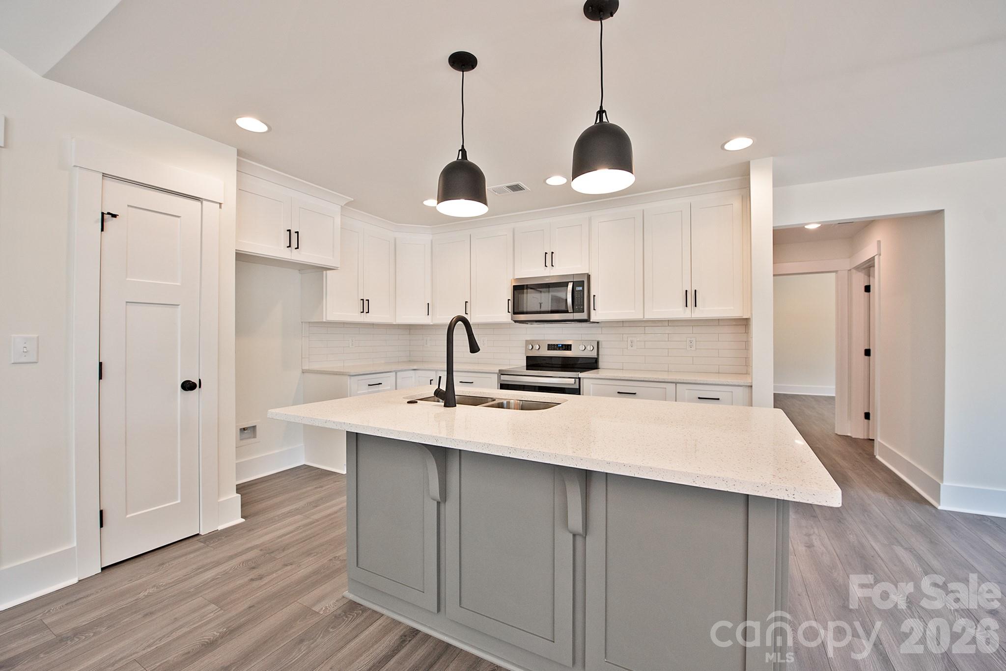 586 Wilhelm Place Property Photo 16
