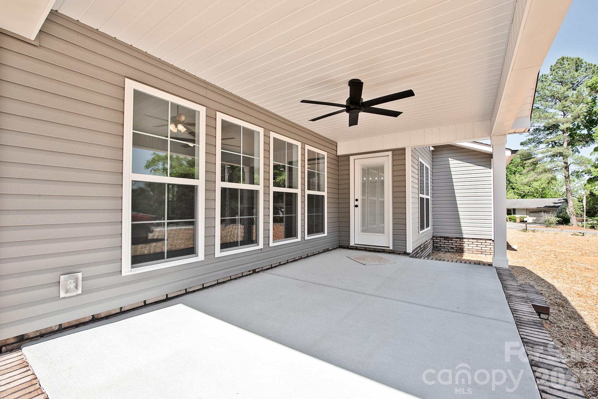 586 Wilhelm Place Property Photo 31