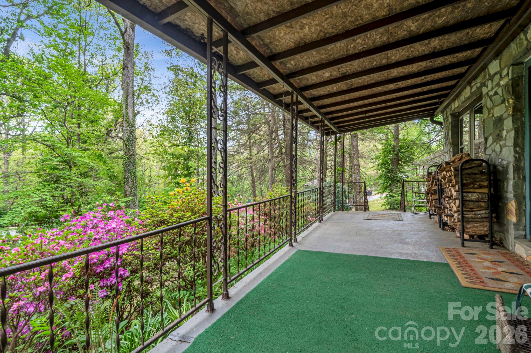 257 Pine Street Property Photo 2