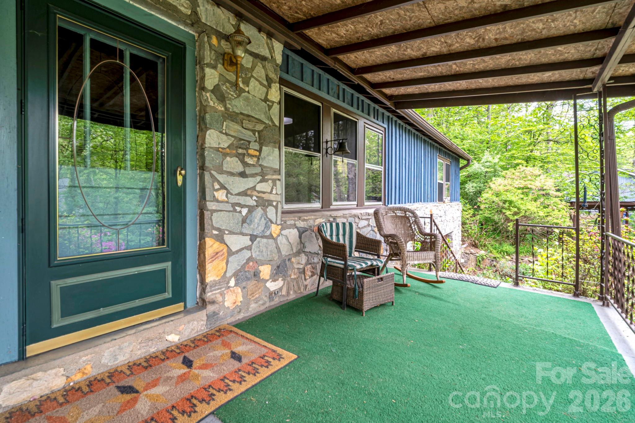 257 Pine Street Property Photo 3