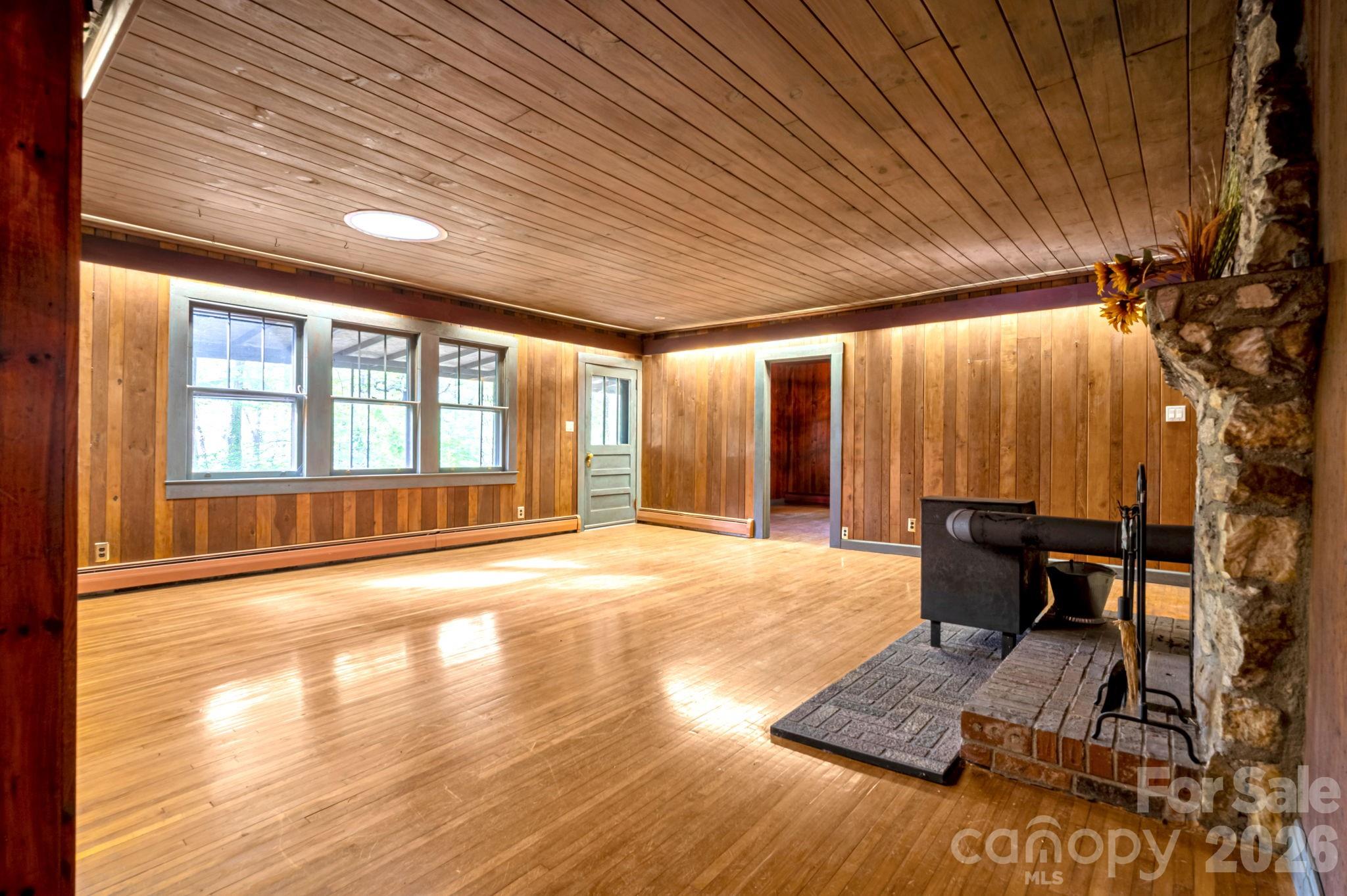 257 Pine Street Property Photo 4