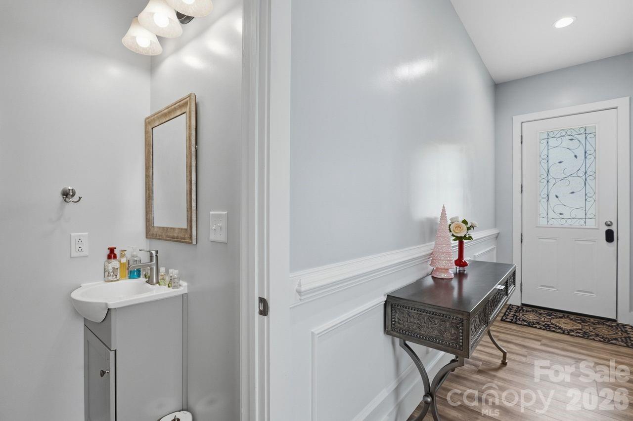4950 Surfwood Drive Property Photo 4