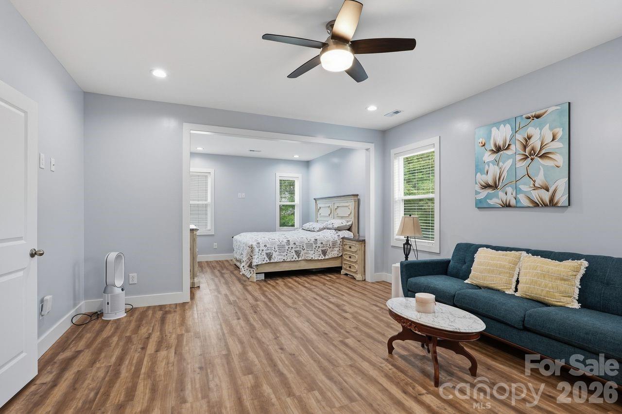 4950 Surfwood Drive Property Photo 19