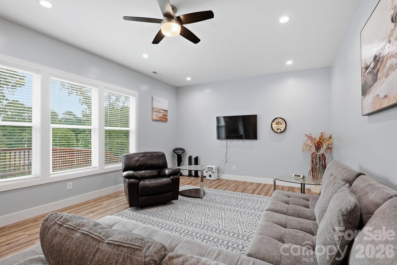 4950 Surfwood Drive Property Photo 28