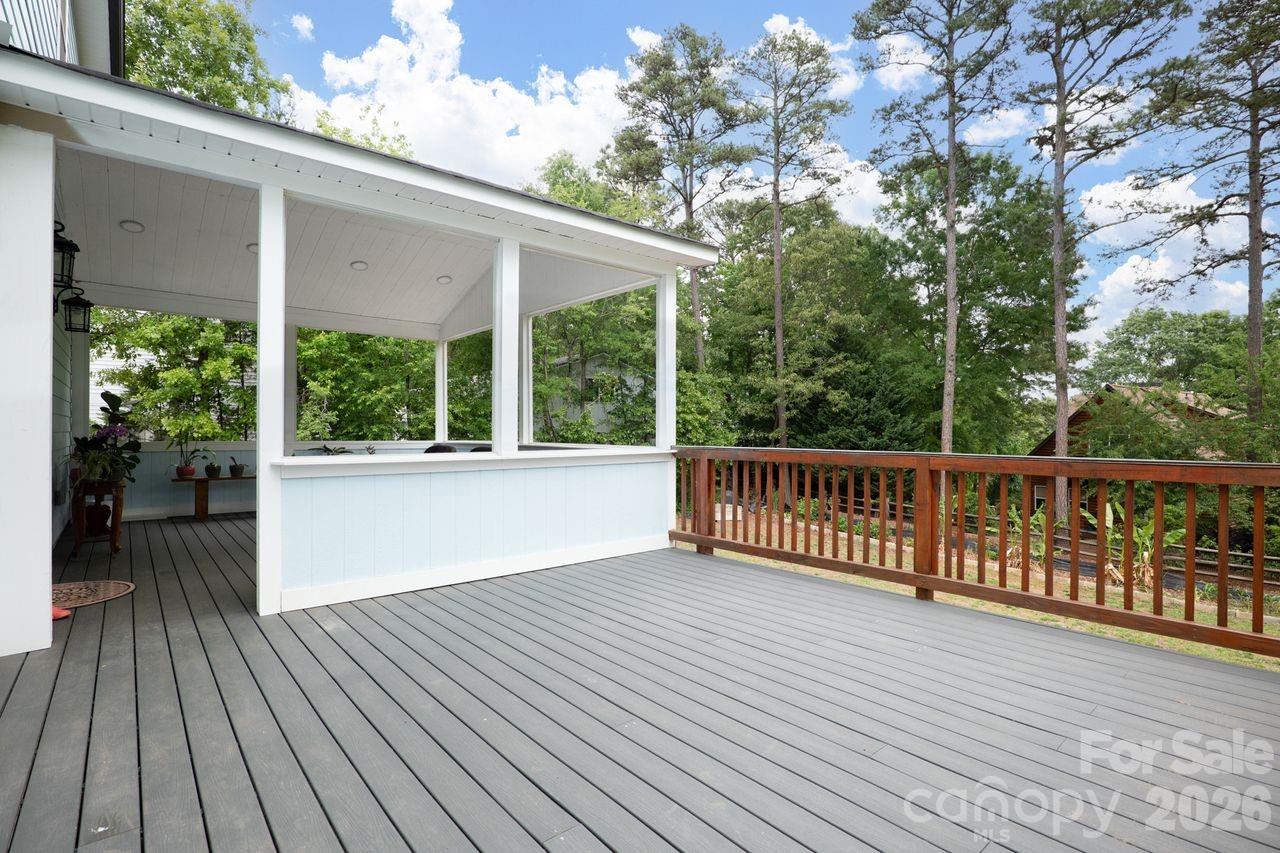 4950 Surfwood Drive Property Photo 37