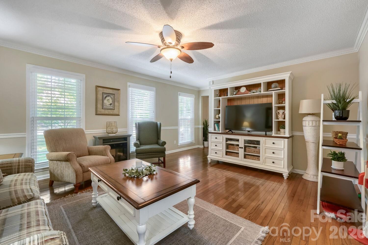 120 Brittany Way Property Photo 3