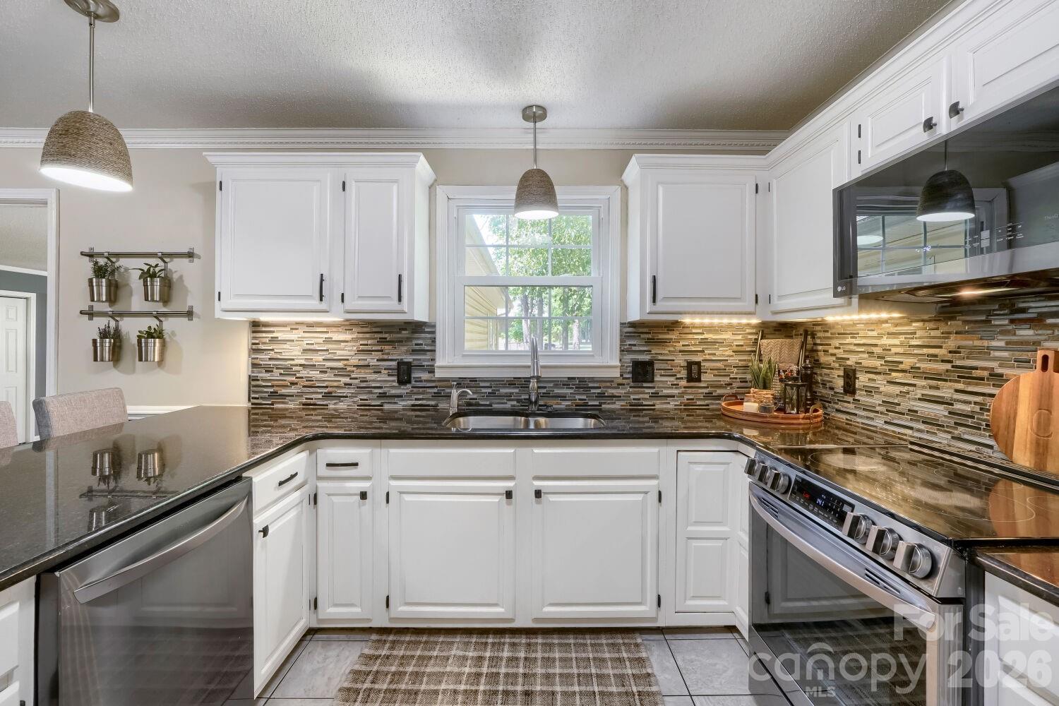 120 Brittany Way Property Photo 6