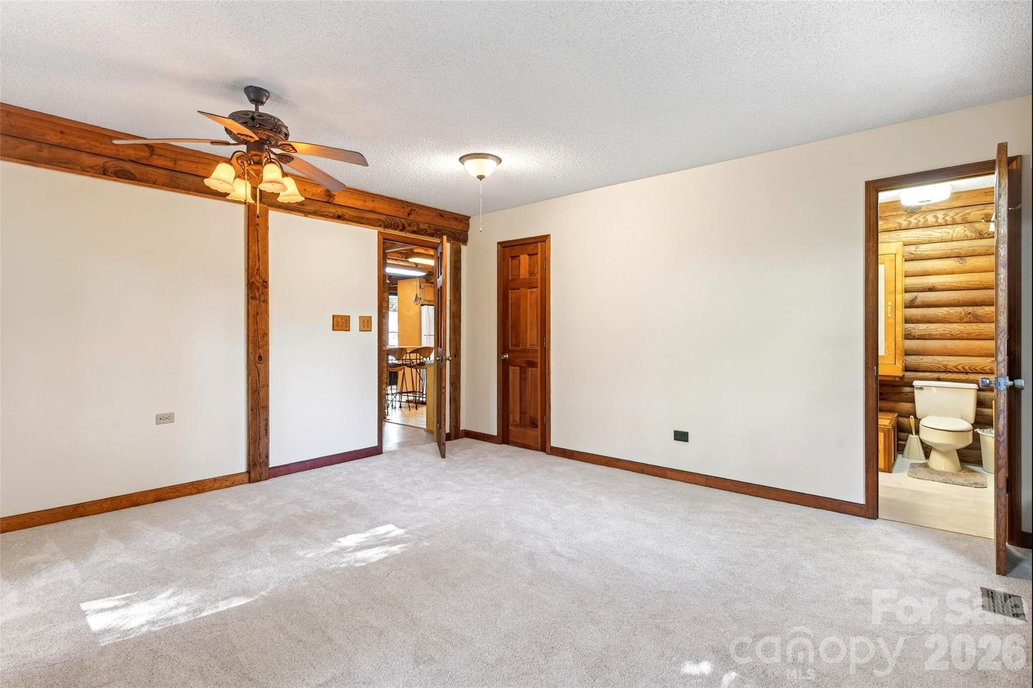221 Hammer Hollow Drive Property Photo 14