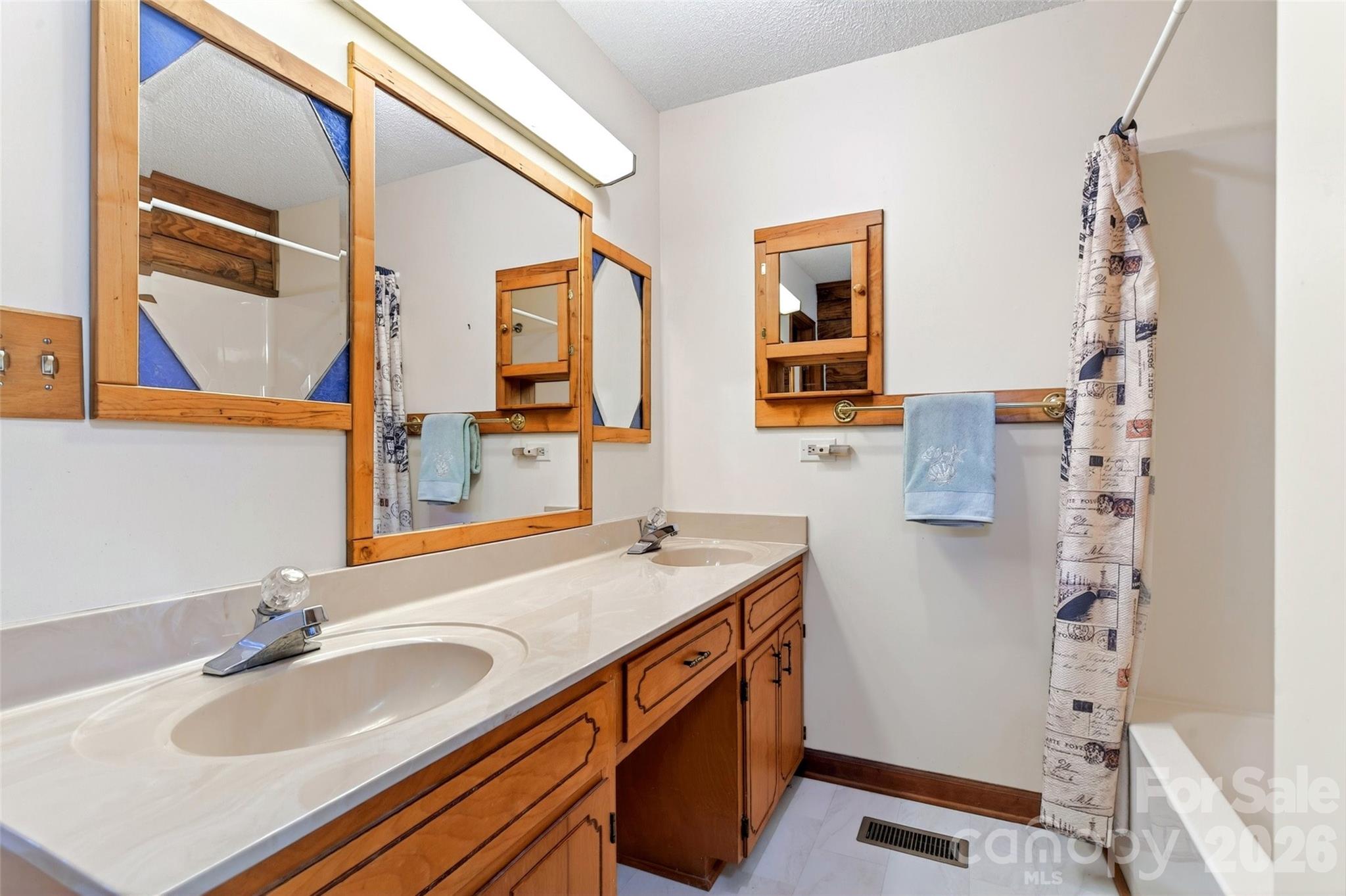 221 Hammer Hollow Drive Property Photo 15