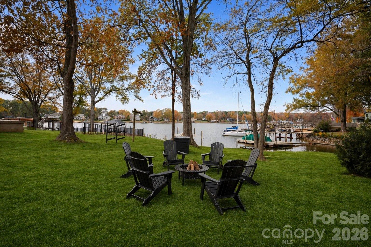 240 Shoreline Loop Property Photo 1