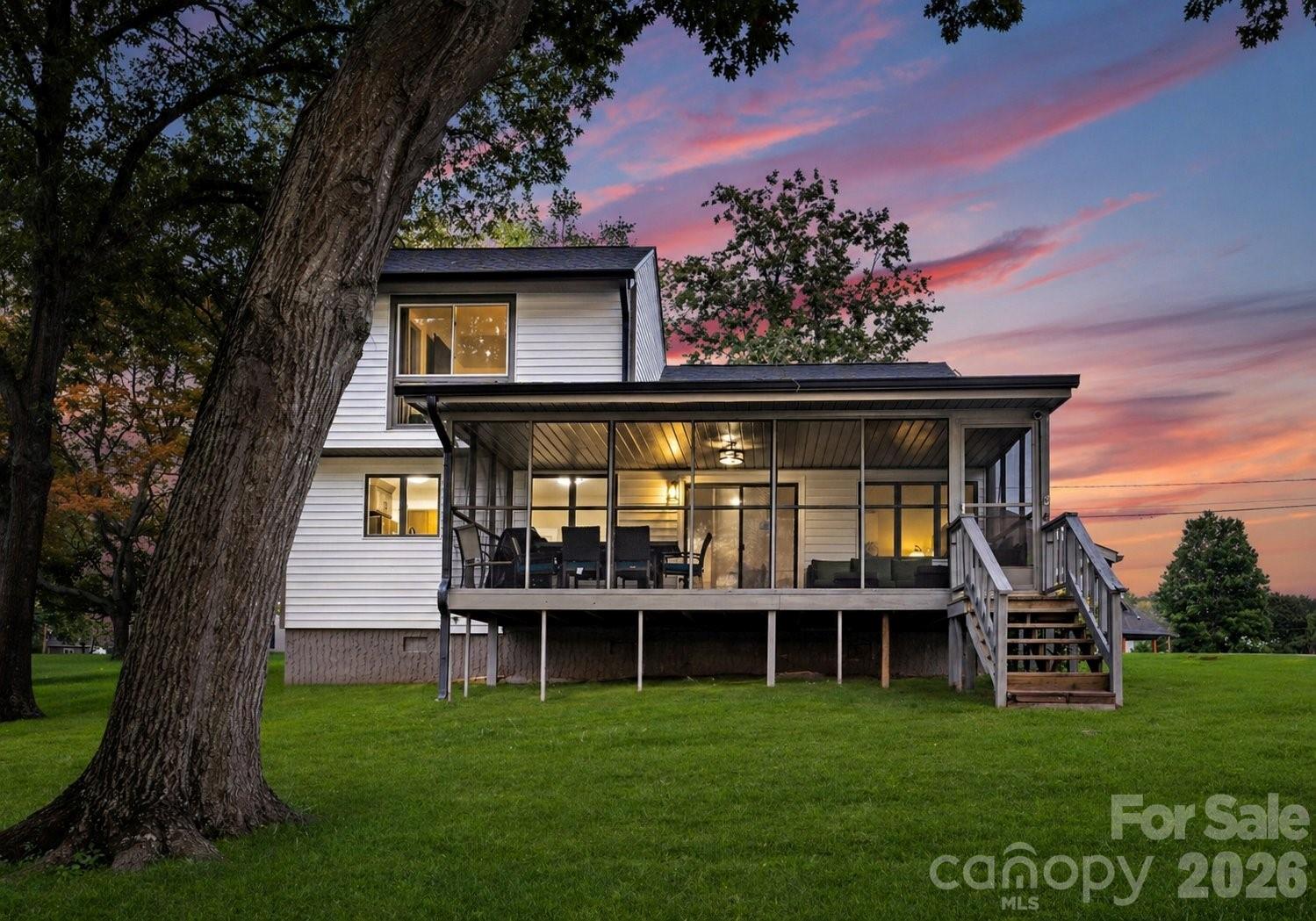 240 Shoreline Loop Property Photo 2