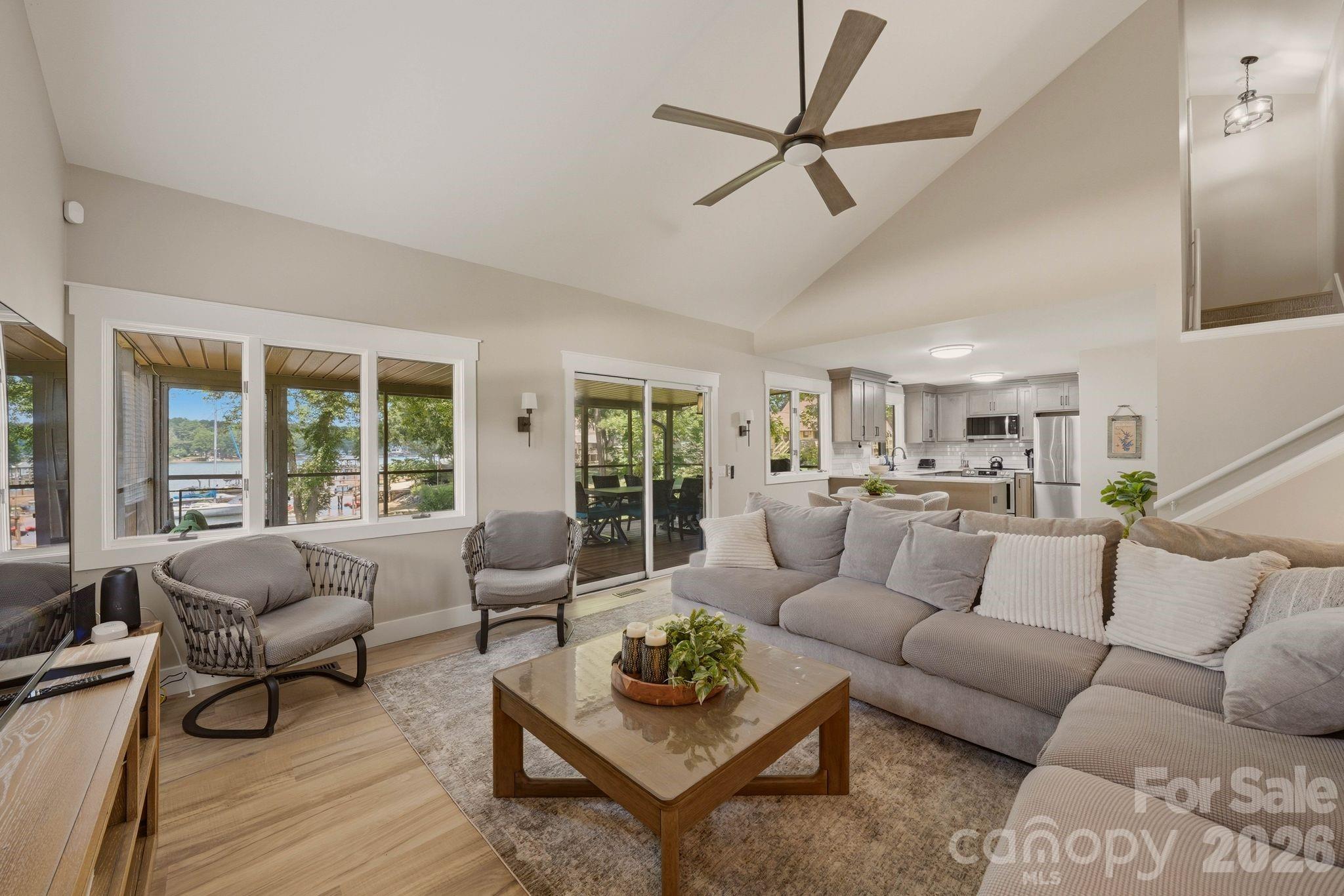 240 Shoreline Loop Property Photo 3