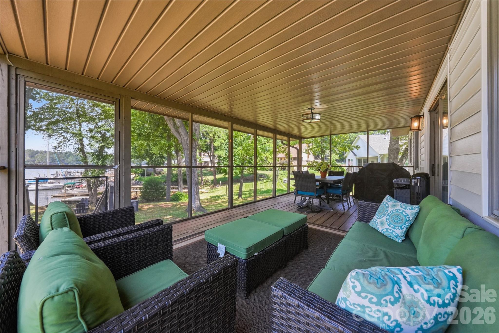 240 Shoreline Loop Property Photo 8