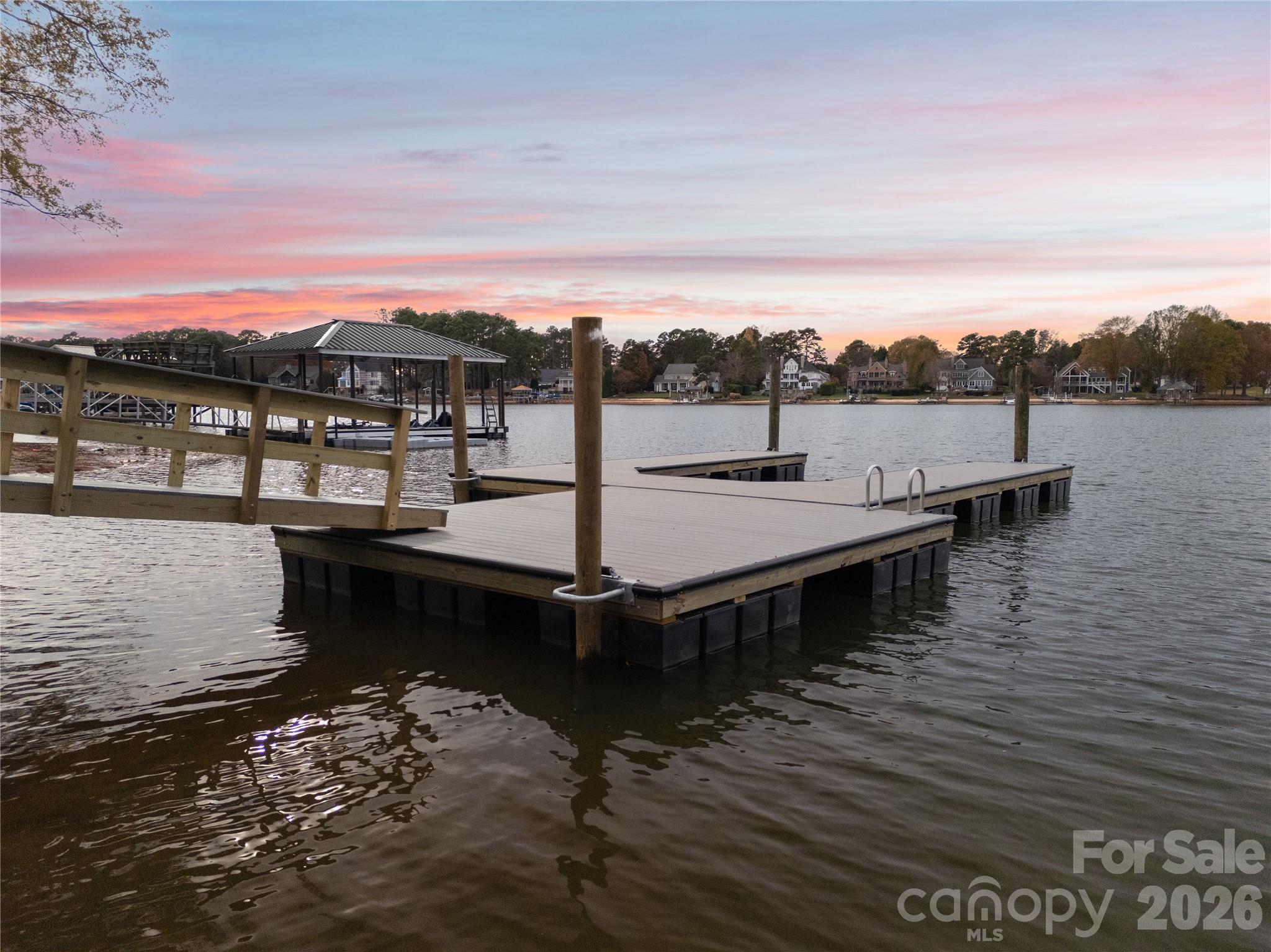 240 Shoreline Loop Property Photo 10