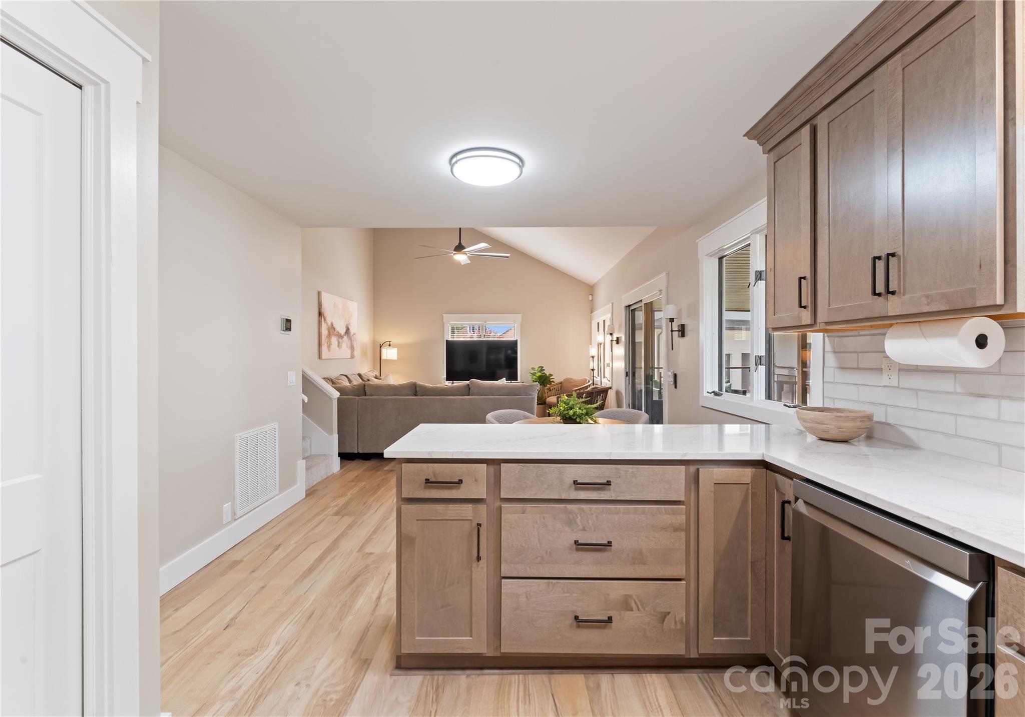 240 Shoreline Loop Property Photo 13
