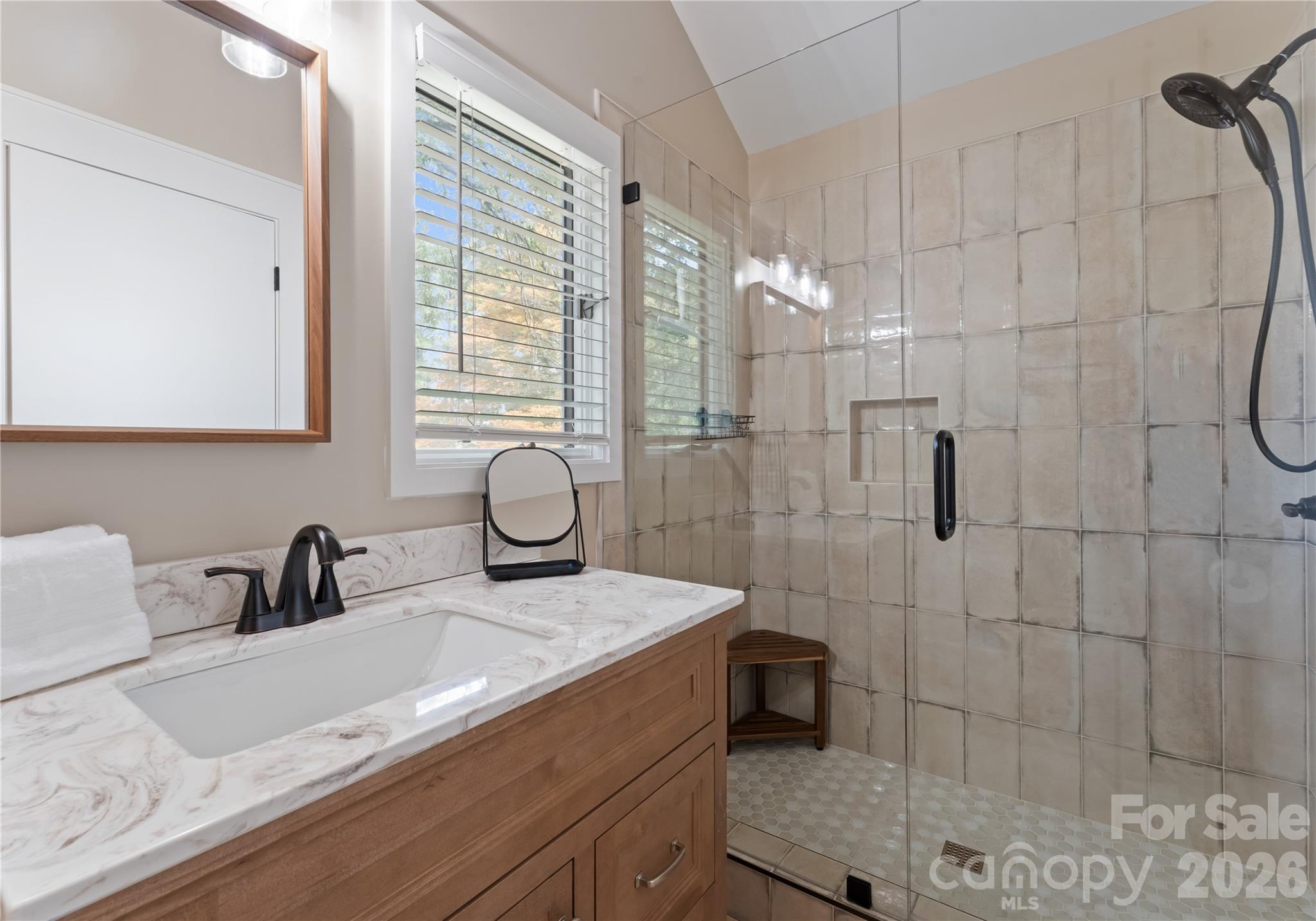 240 Shoreline Loop Property Photo 15