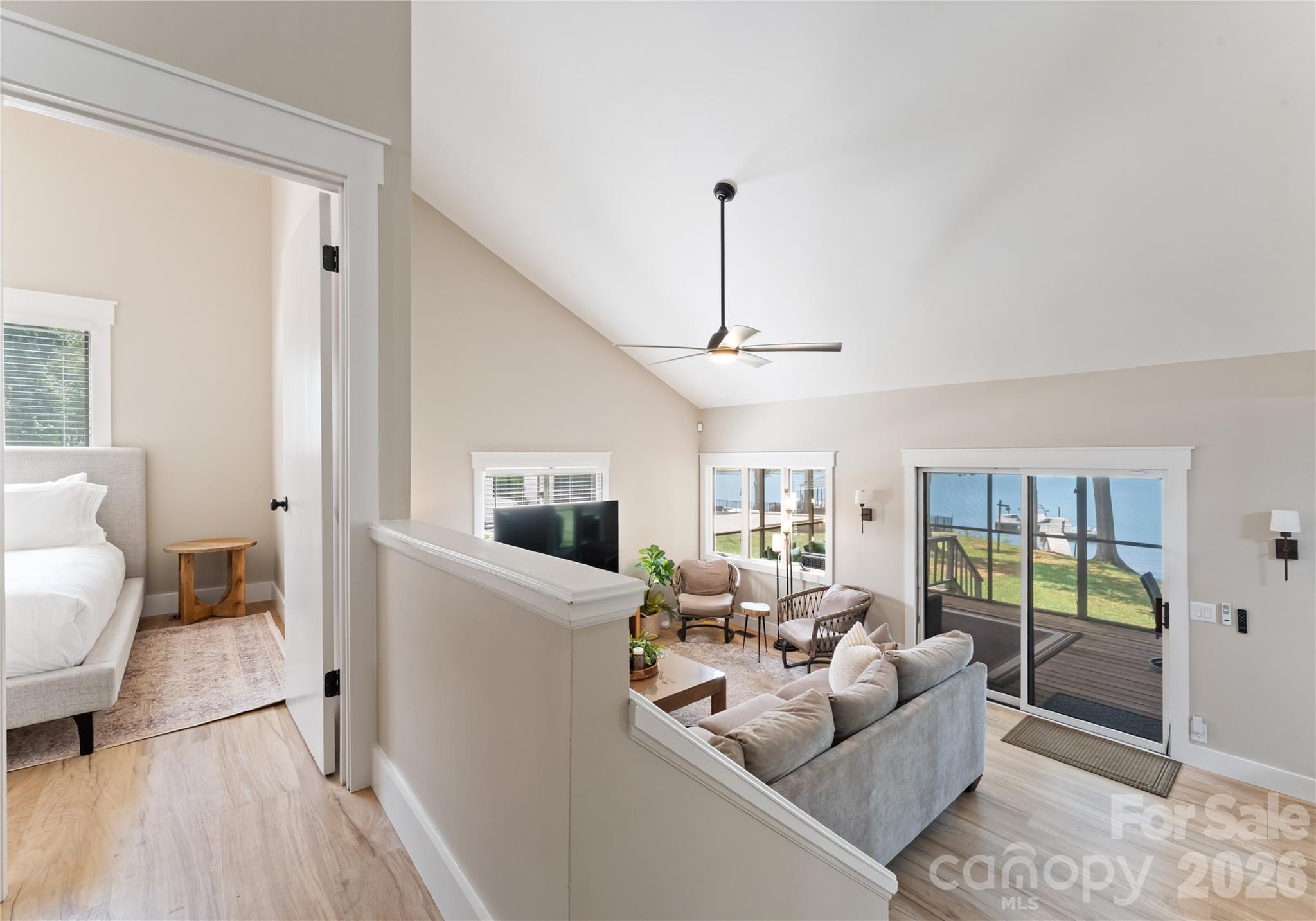 240 Shoreline Loop Property Photo 19