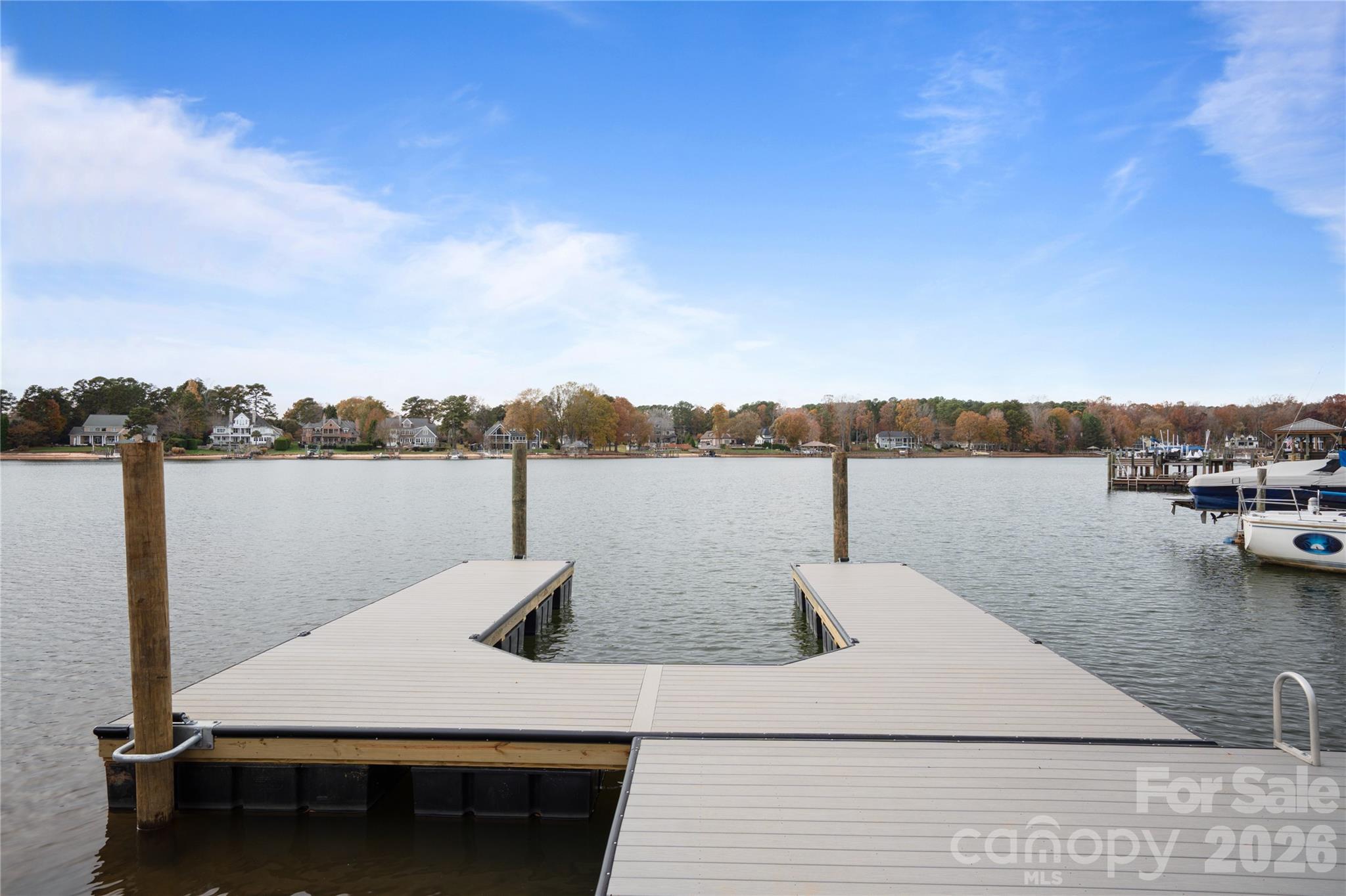 240 Shoreline Loop Property Photo 23