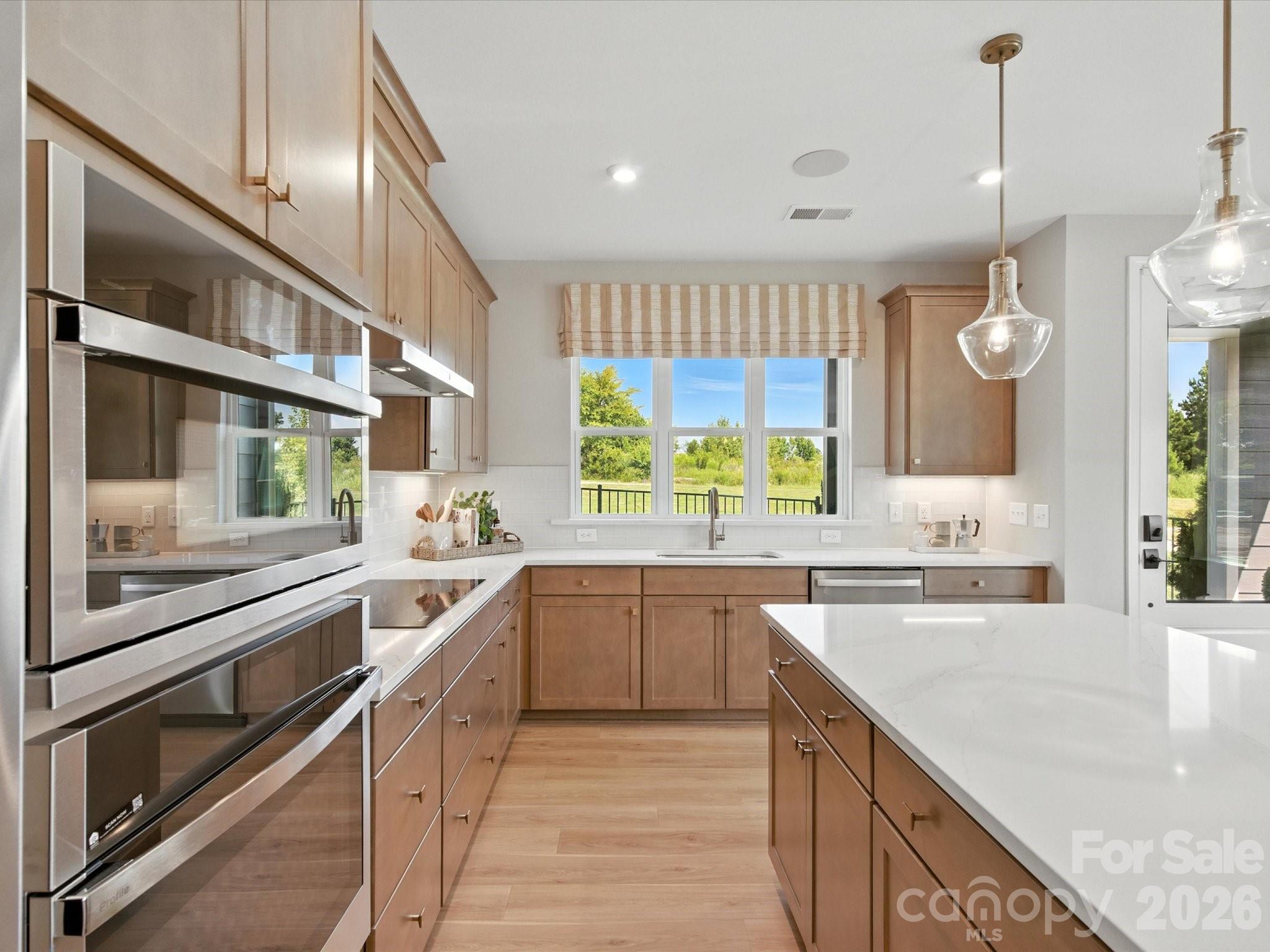 412 Nash Street Property Photo 8