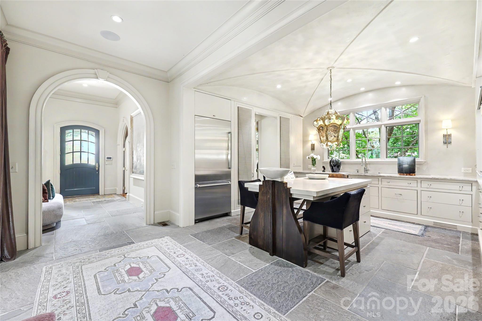 2301 Queens Road Property Photo 5