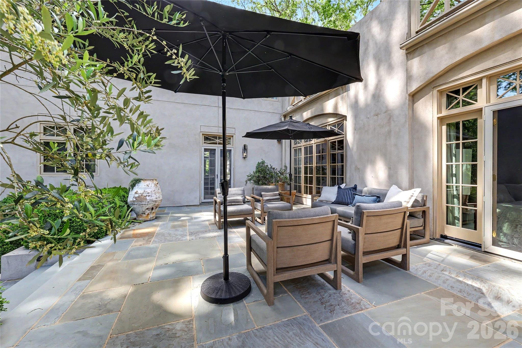 2301 Queens Road Property Photo 33