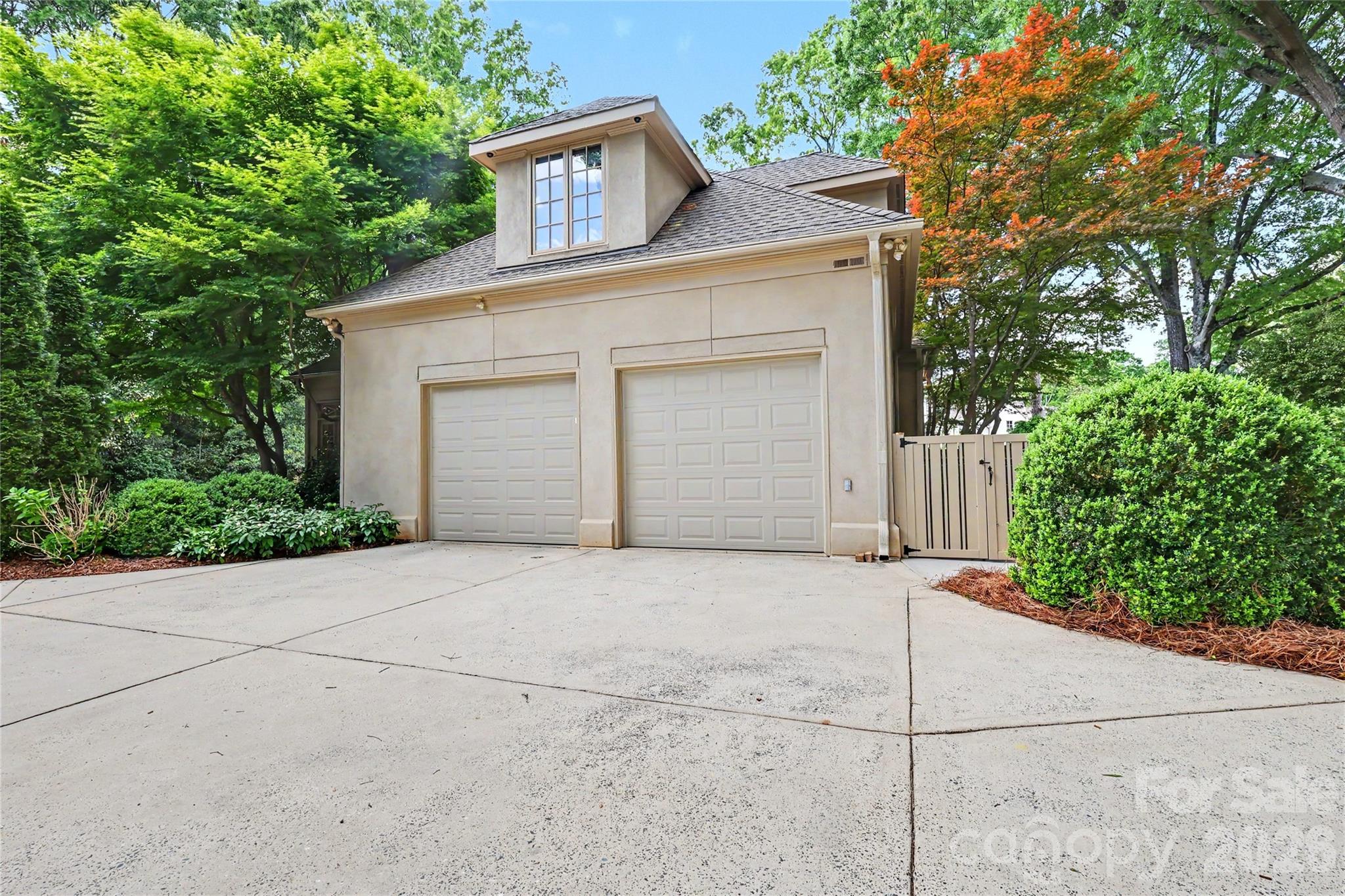 2301 Queens Road Property Photo 38