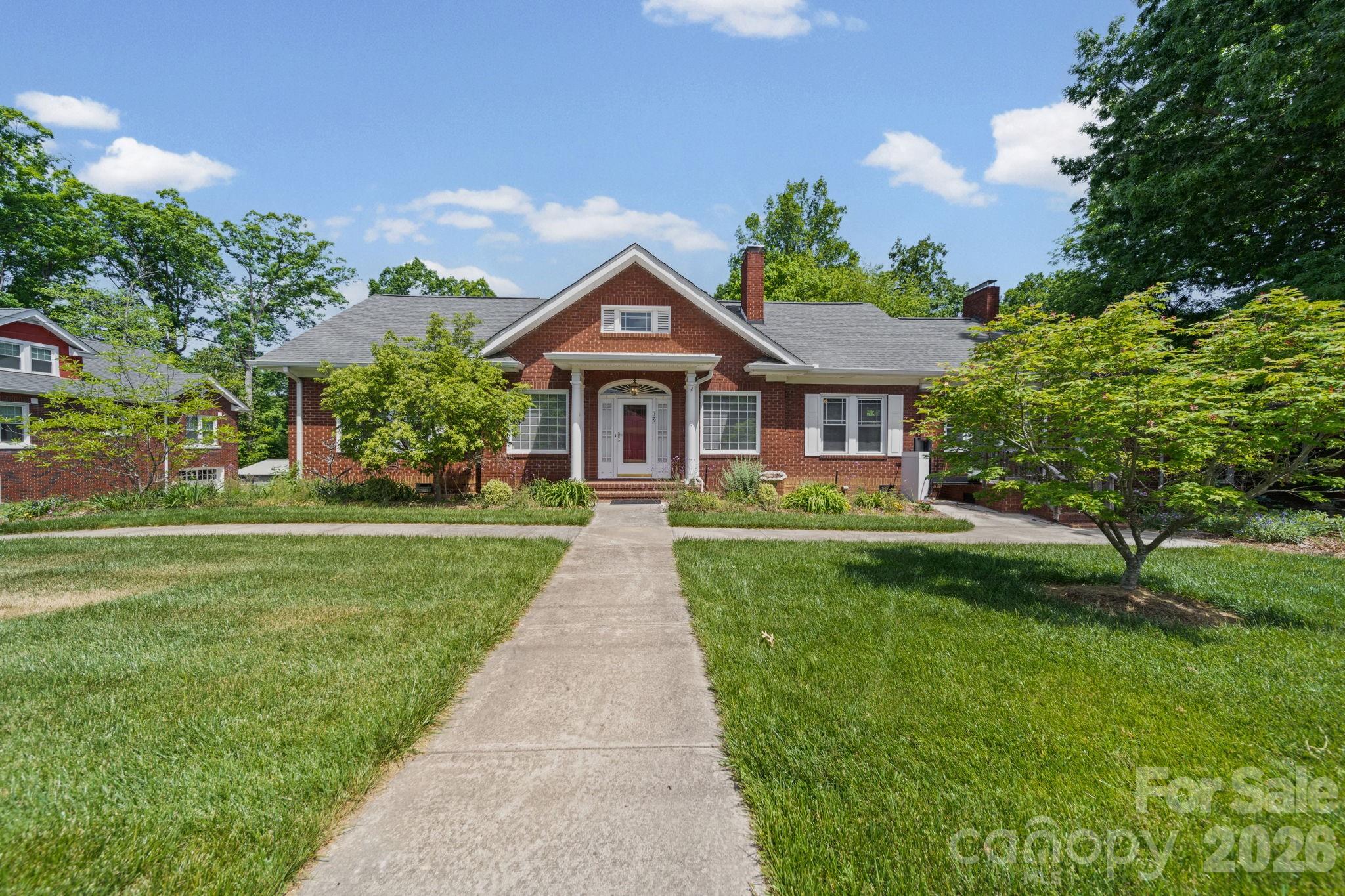 729 Montgomery Avenue Property Photo 2