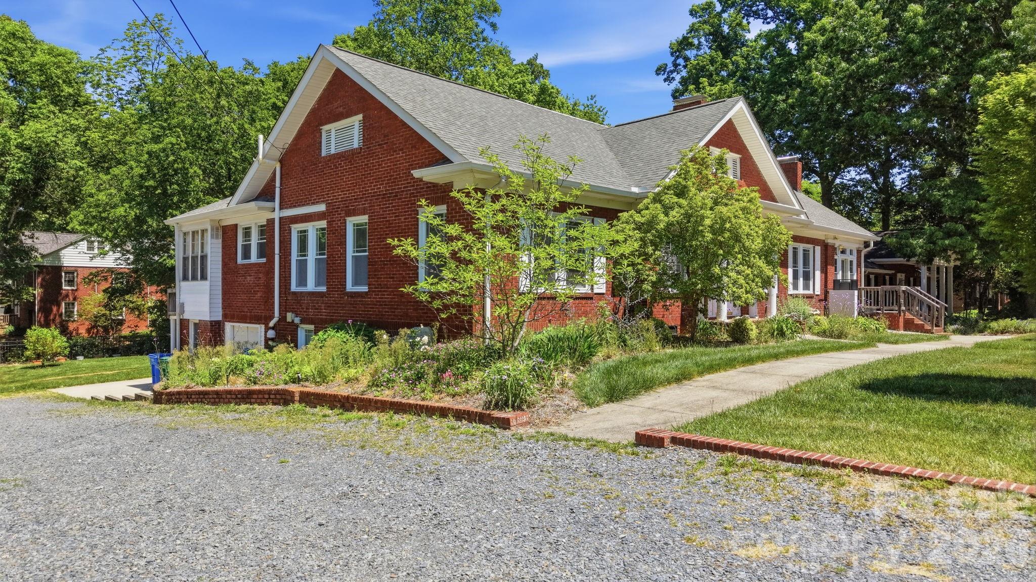 729 Montgomery Avenue Property Photo 3