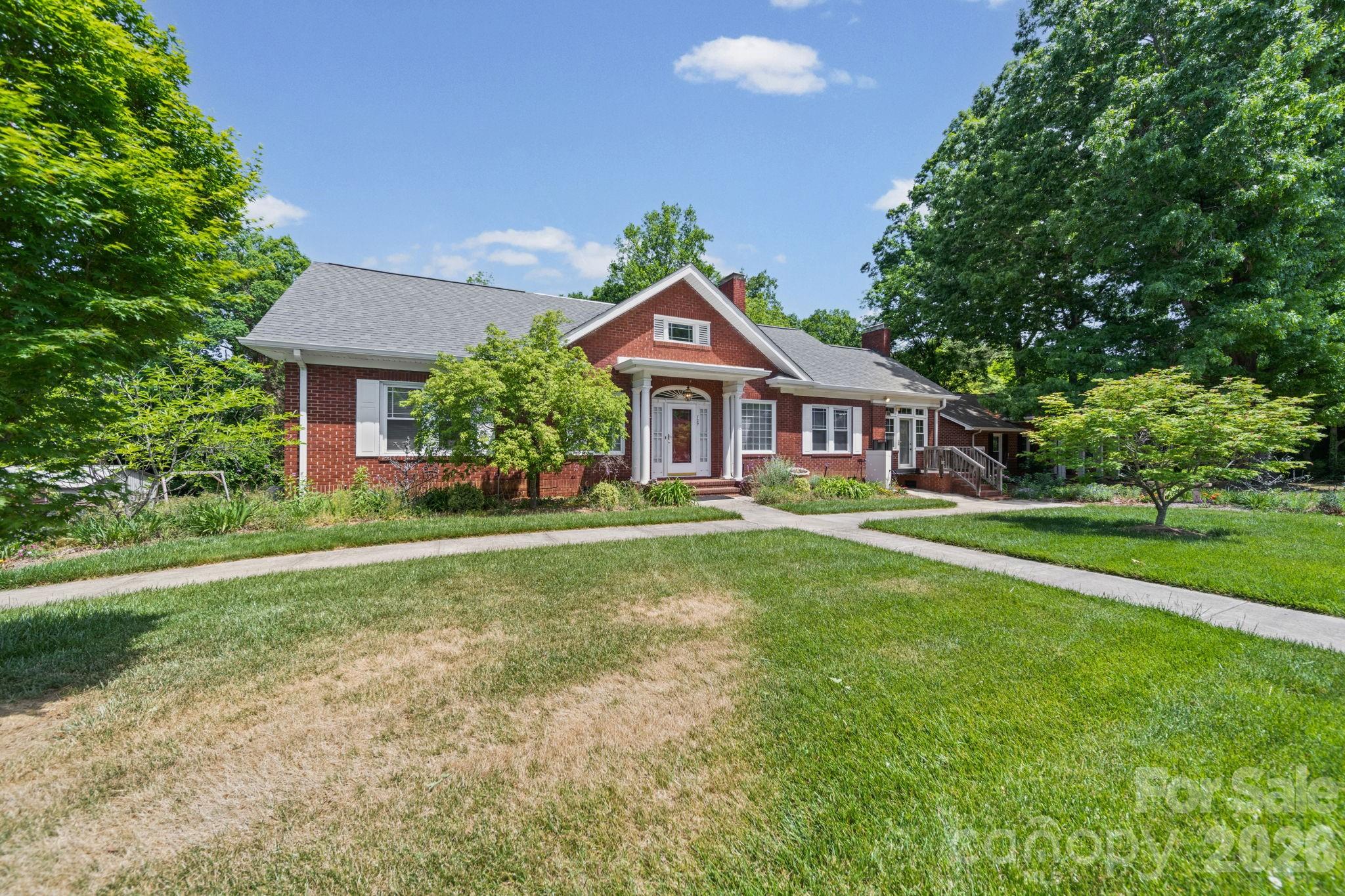 729 Montgomery Avenue Property Photo 4