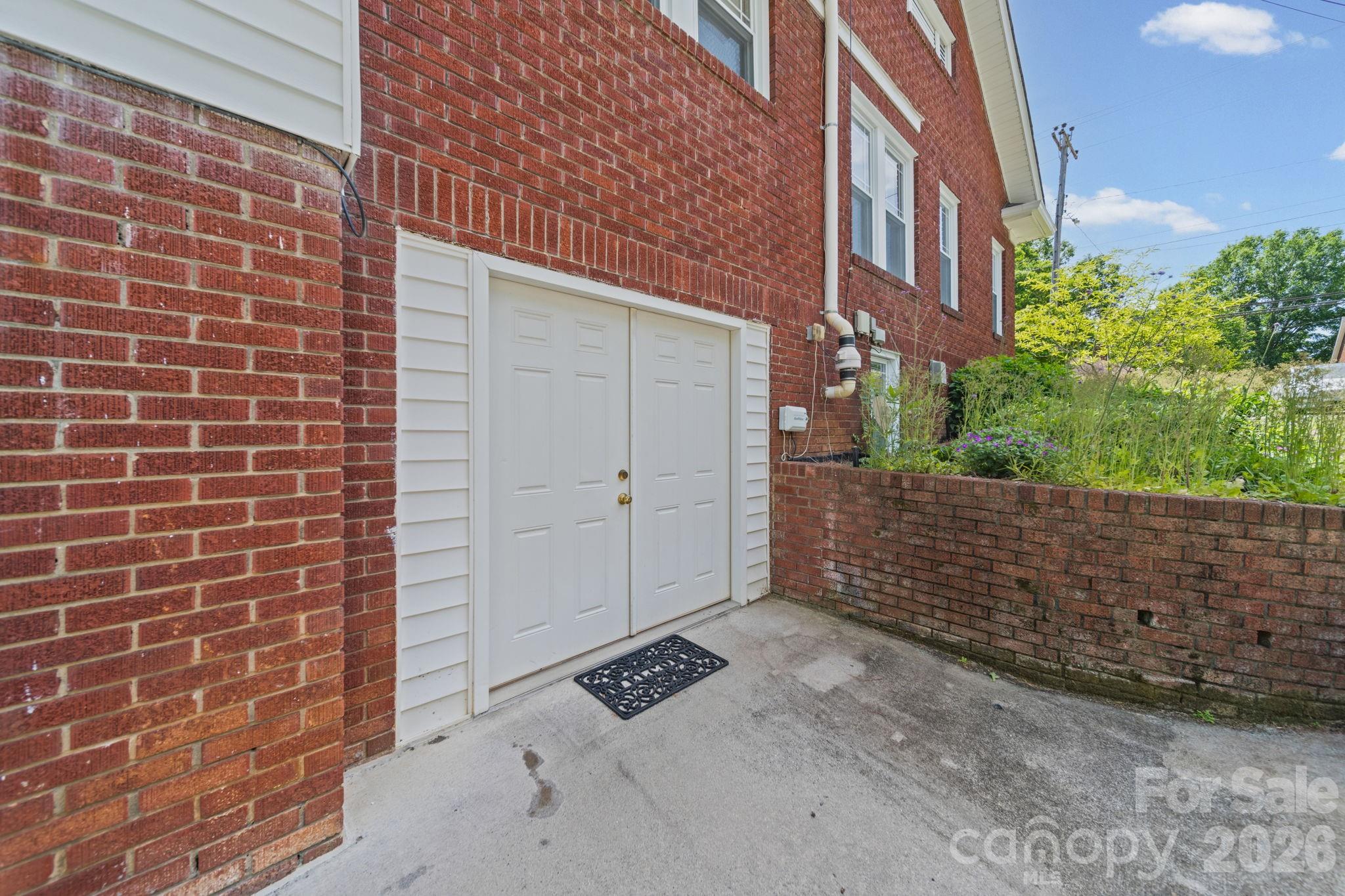 729 Montgomery Avenue Property Photo 10
