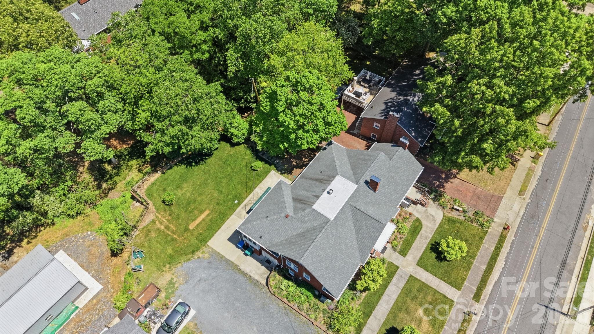 729 Montgomery Avenue Property Photo 11