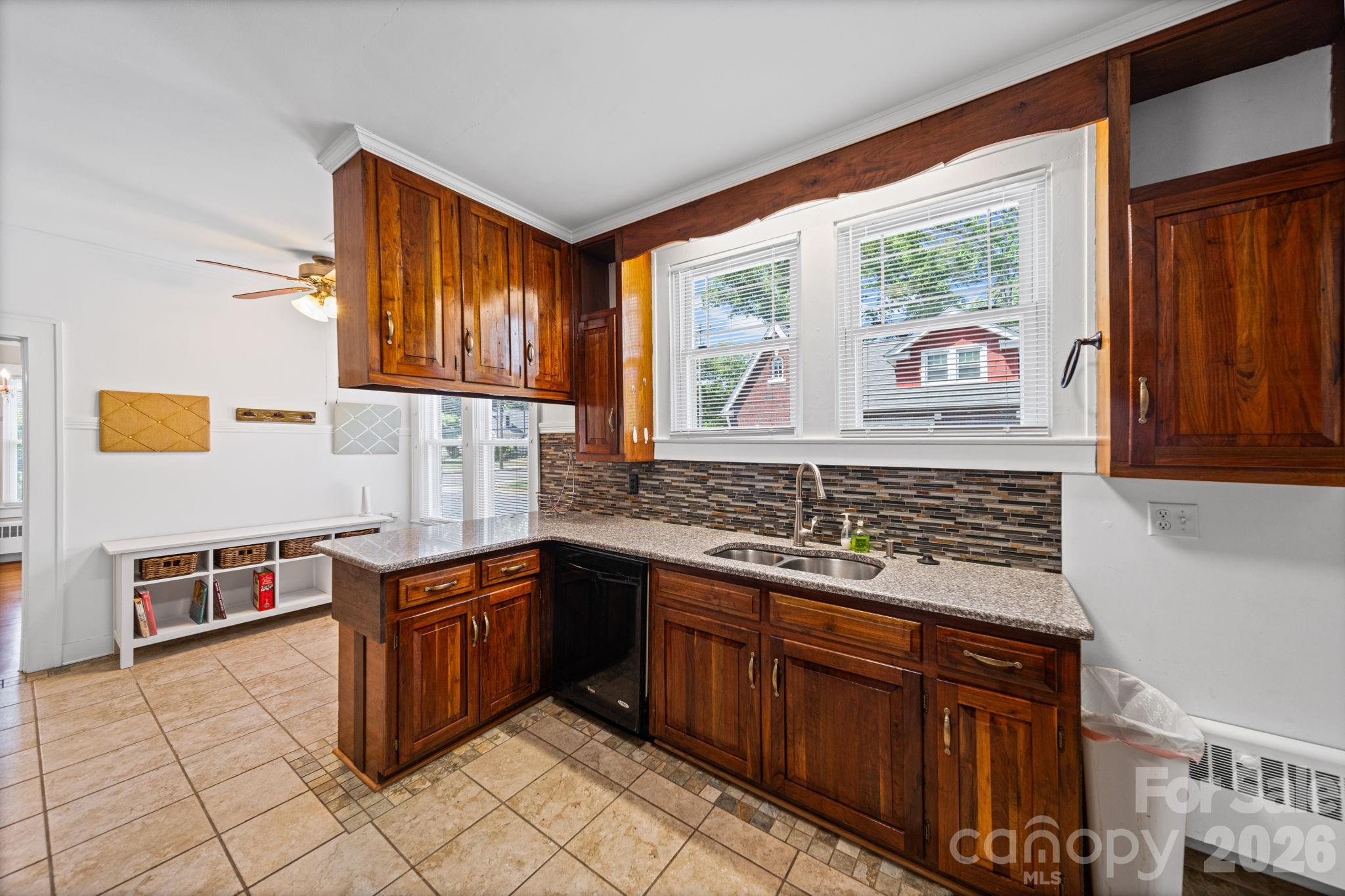 729 Montgomery Avenue Property Photo 24