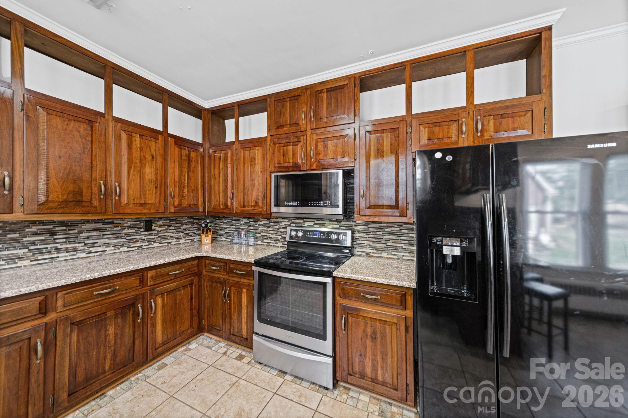 729 Montgomery Avenue Property Photo 25