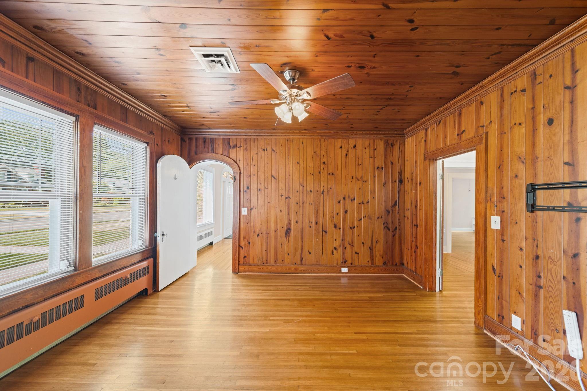 729 Montgomery Avenue Property Photo 31