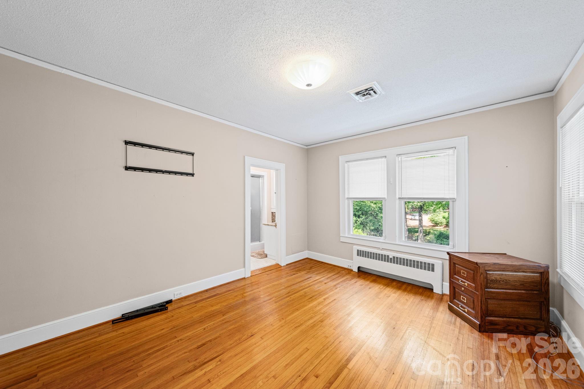729 Montgomery Avenue Property Photo 32
