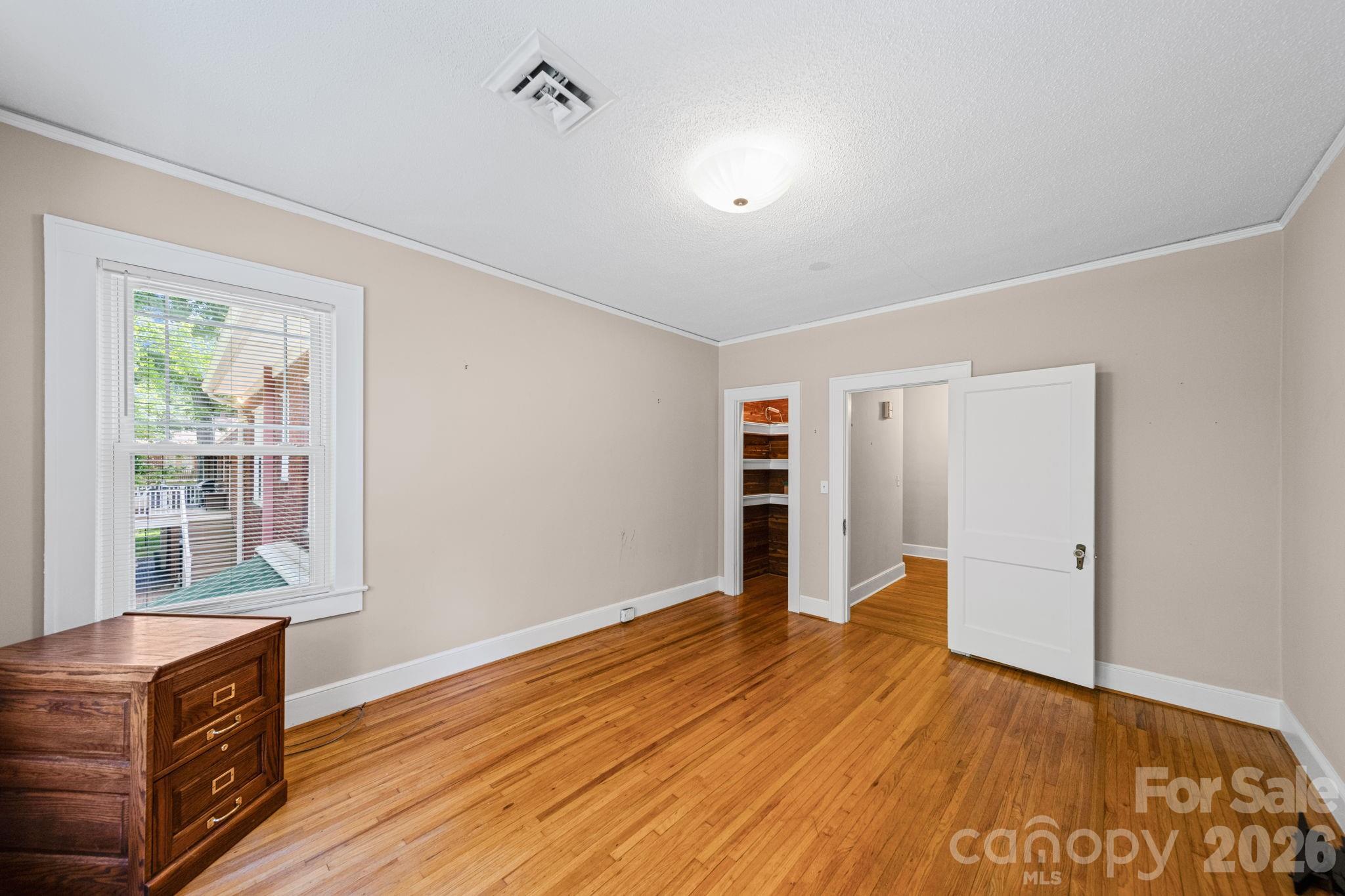 729 Montgomery Avenue Property Photo 33