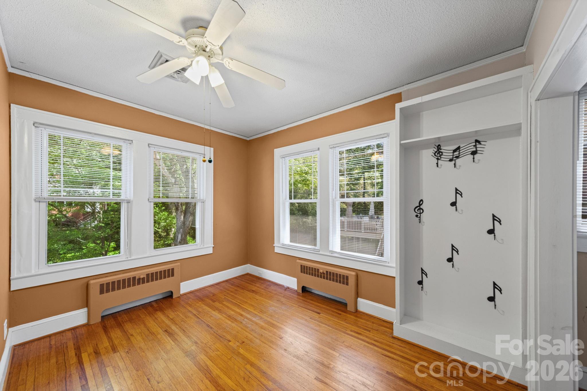 729 Montgomery Avenue Property Photo 36