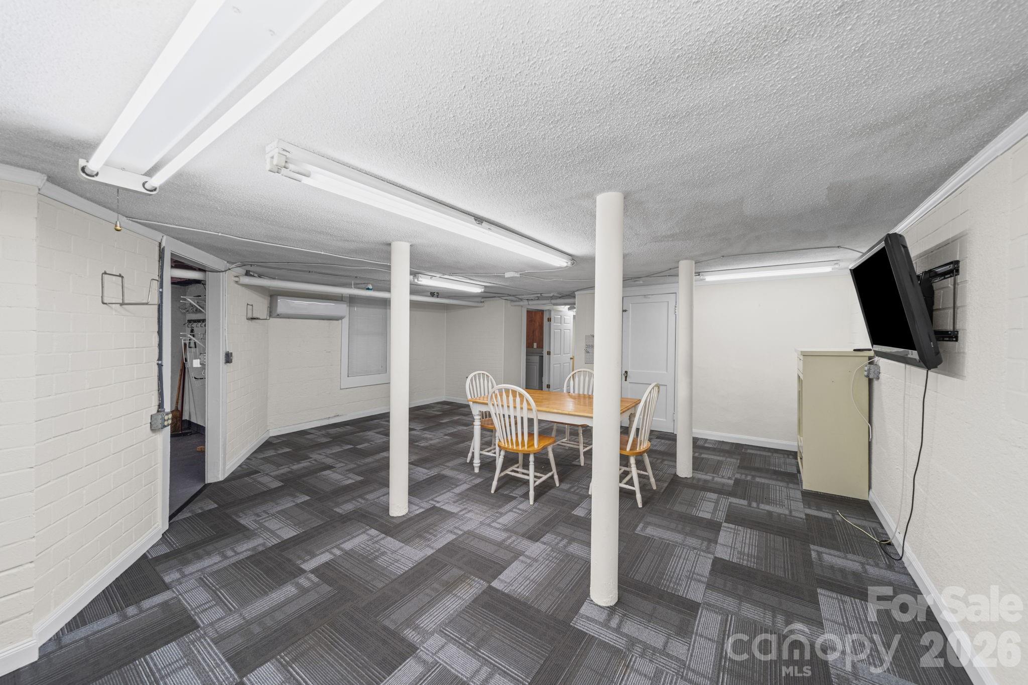 729 Montgomery Avenue Property Photo 46