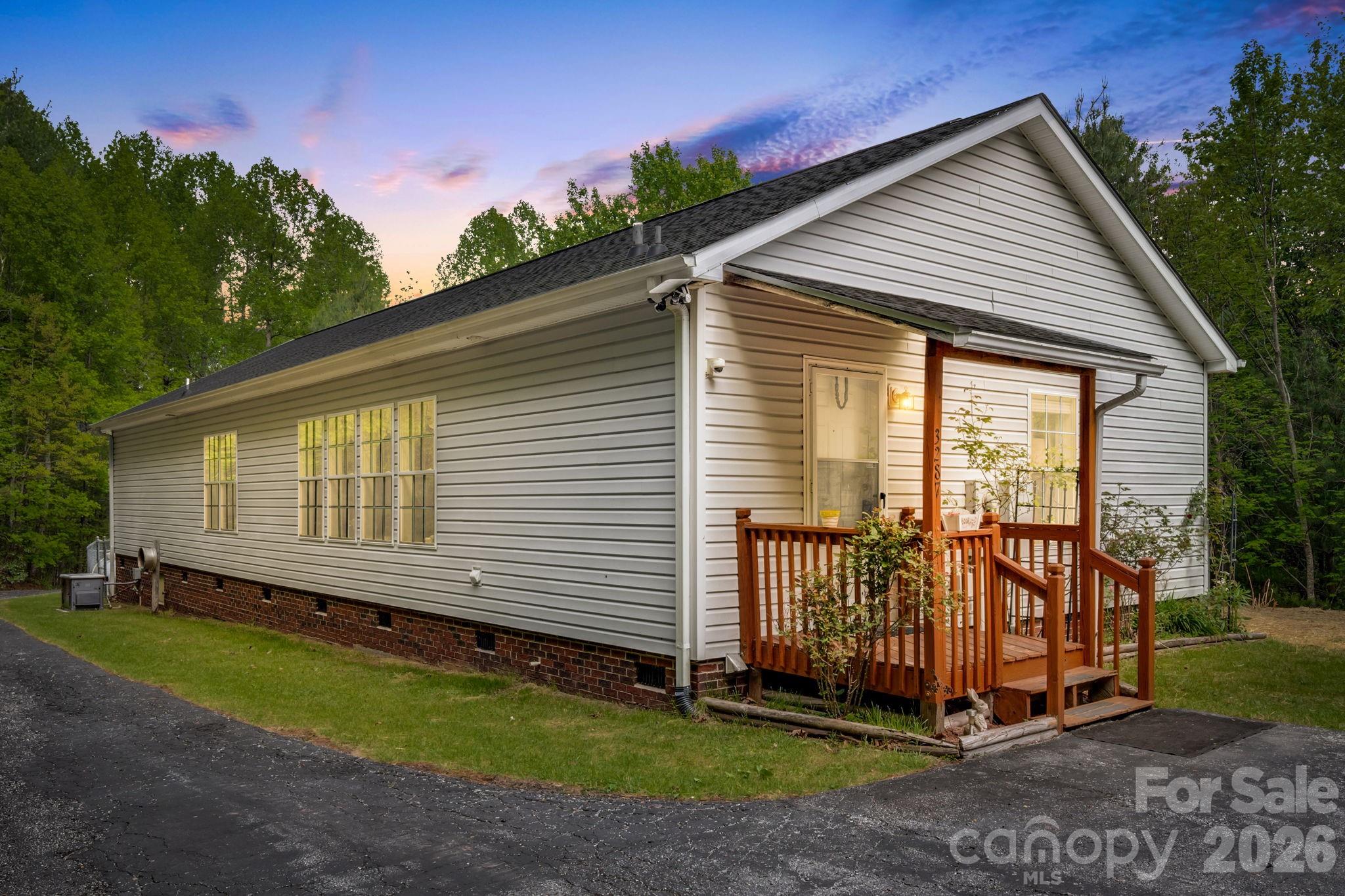 3287 Cabin Creek Road Property Photo 1