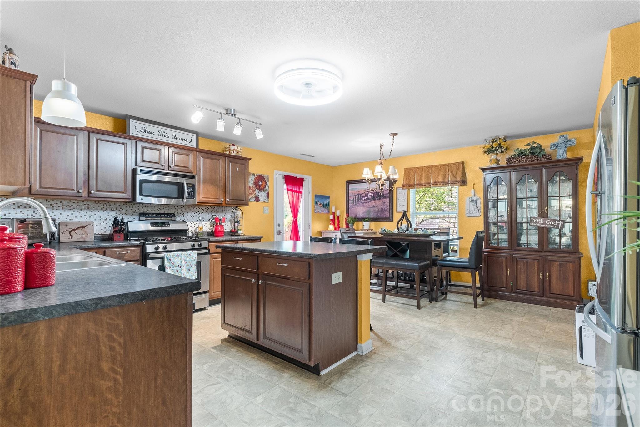 3248 Pikes Peak Drive Property Photo 4