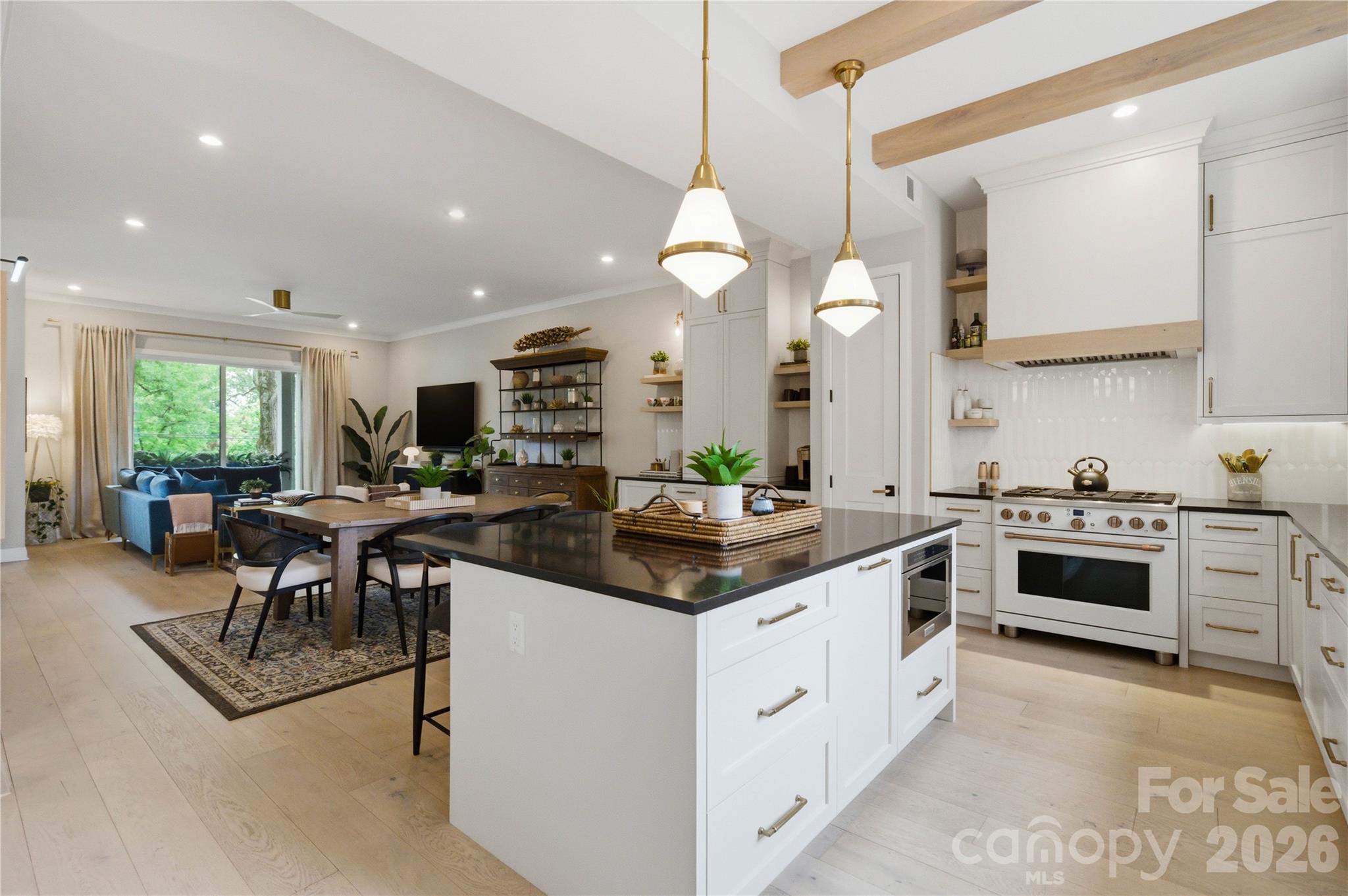 3060 Selwyn Avenue Property Photo 8