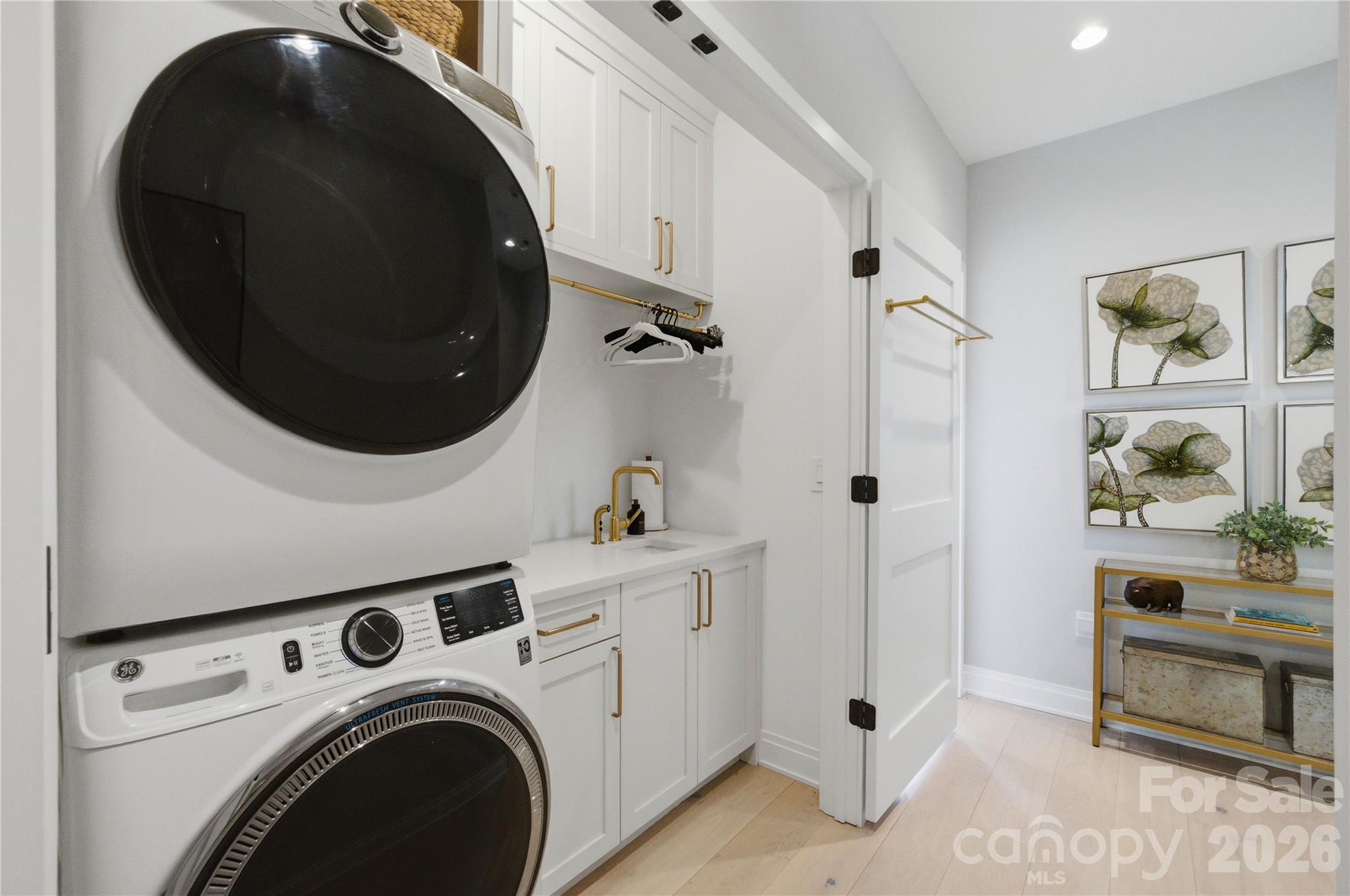 3060 Selwyn Avenue Property Photo 40