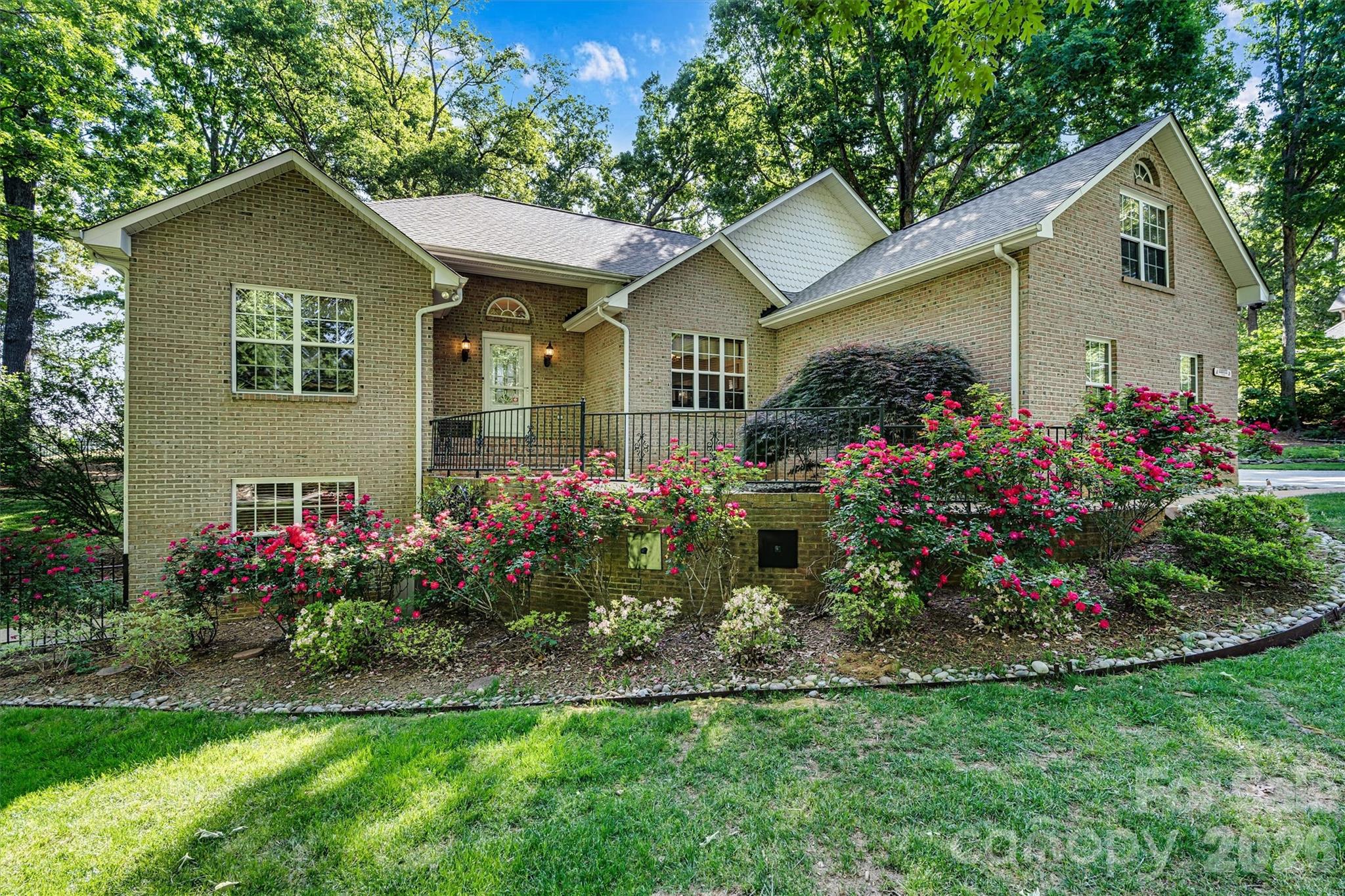 7538 Golf Course Drive Property Photo 1
