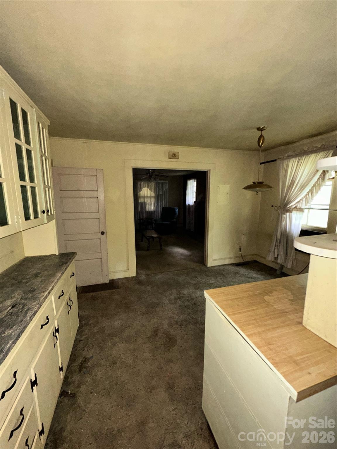 1611 W Fifth Avenue Property Photo 2