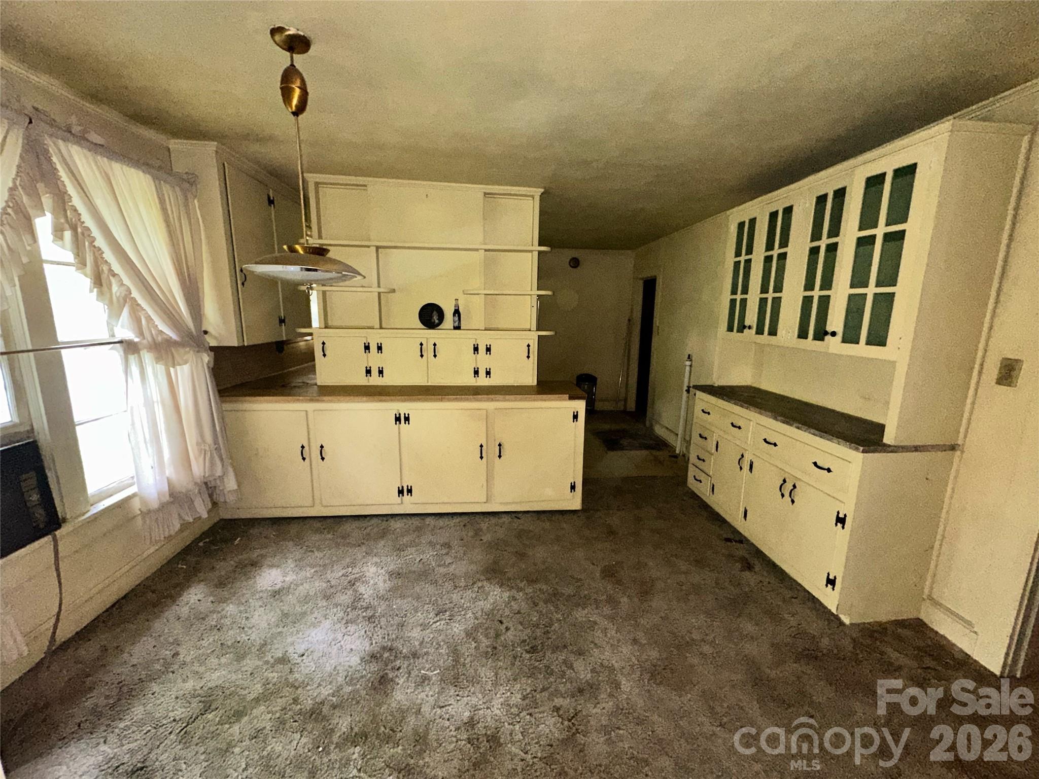 1611 W Fifth Avenue Property Photo 5