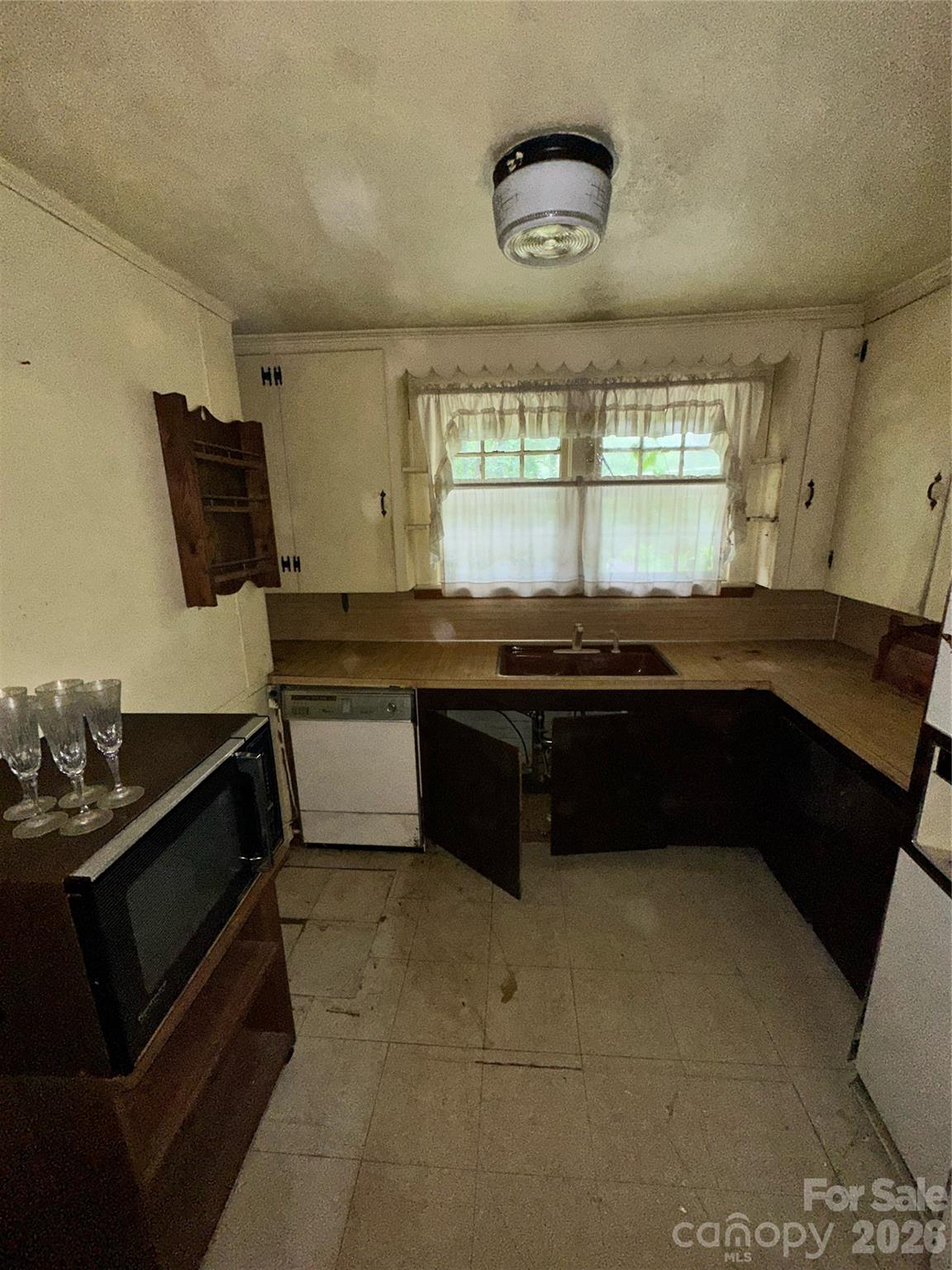 1611 W Fifth Avenue Property Photo 10