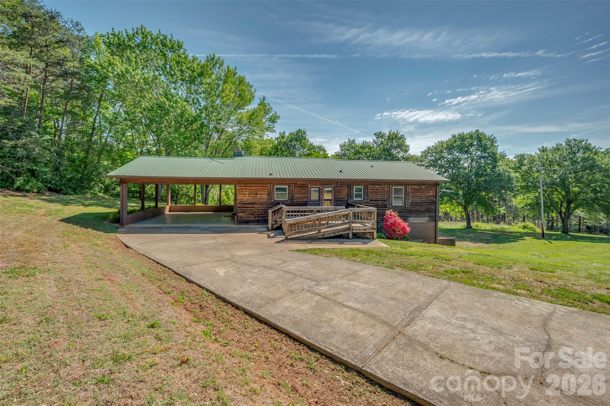 184 Clelo Drive Property Photo 1