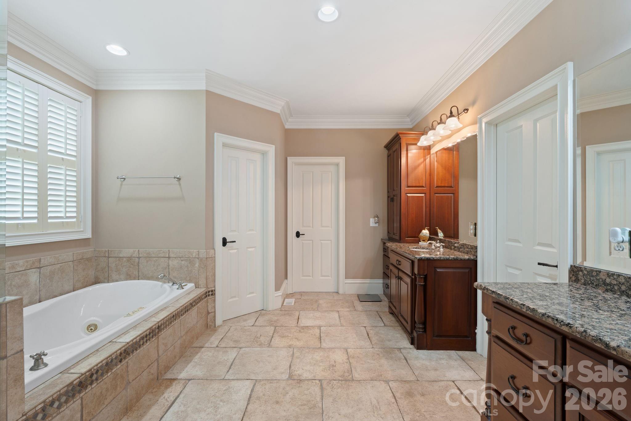 7601 Crossing Ridge Drive Property Photo 21