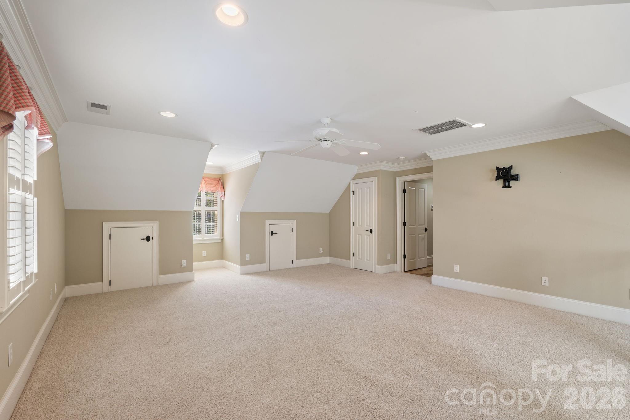 7601 Crossing Ridge Drive Property Photo 27